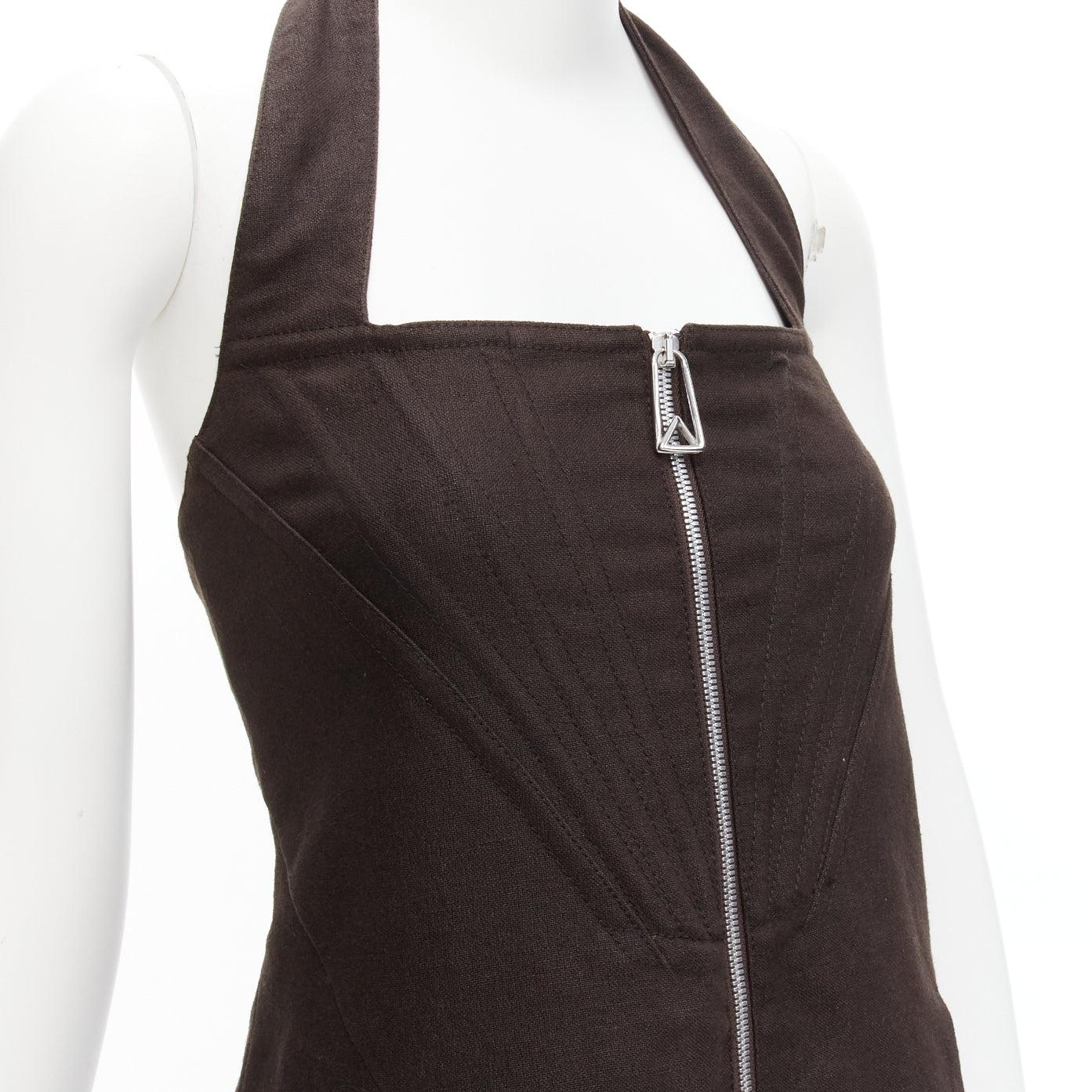 new BOTTEGA VENETA 2021 dark grey linen canvas boned corset halter jumpsuit IT36 S
Reference: TGAS/D00716
Brand: Bottega Veneta
Designer: Daniel Lee
Collection: Salon 01 Spring 2021 - Runway
Material: Linen, Blend
Color: Grey
Pattern: Solid
Closure: