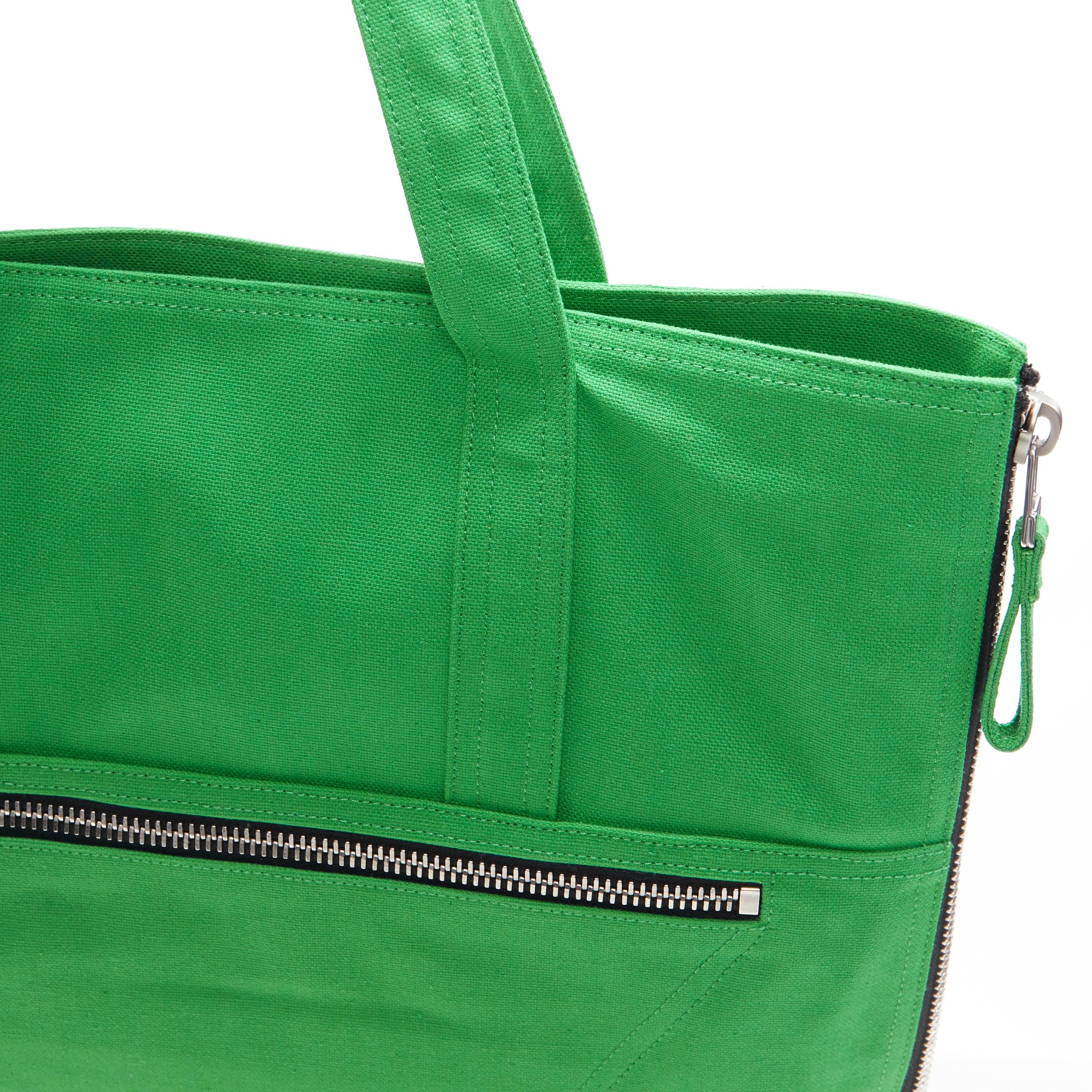 NEW BOTTEGA VENETA 2021 Runway Presentation extra large green canvas tote bag In Excellent Condition In Hong Kong, NT