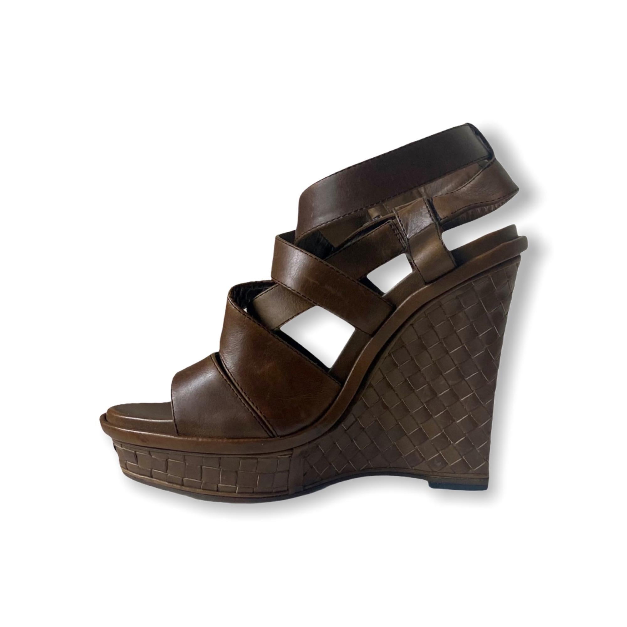 Women's NEW Bottega Veneta Brown Leather Intrecciato Wedge Heel Sandals 39 For Sale