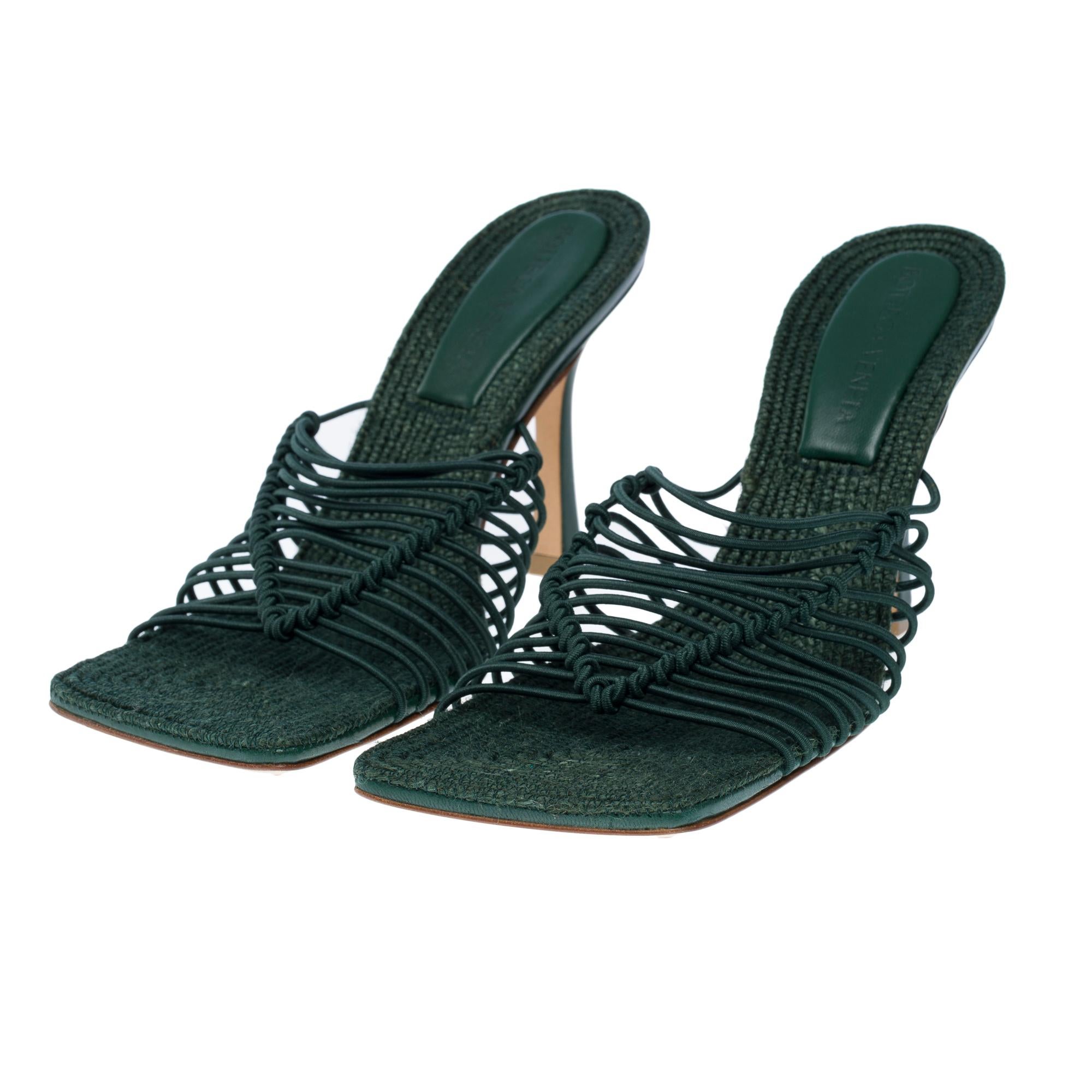 Green New Bottega Veneta Cindy stretch Sandal in Emerald green , size 6 For Sale