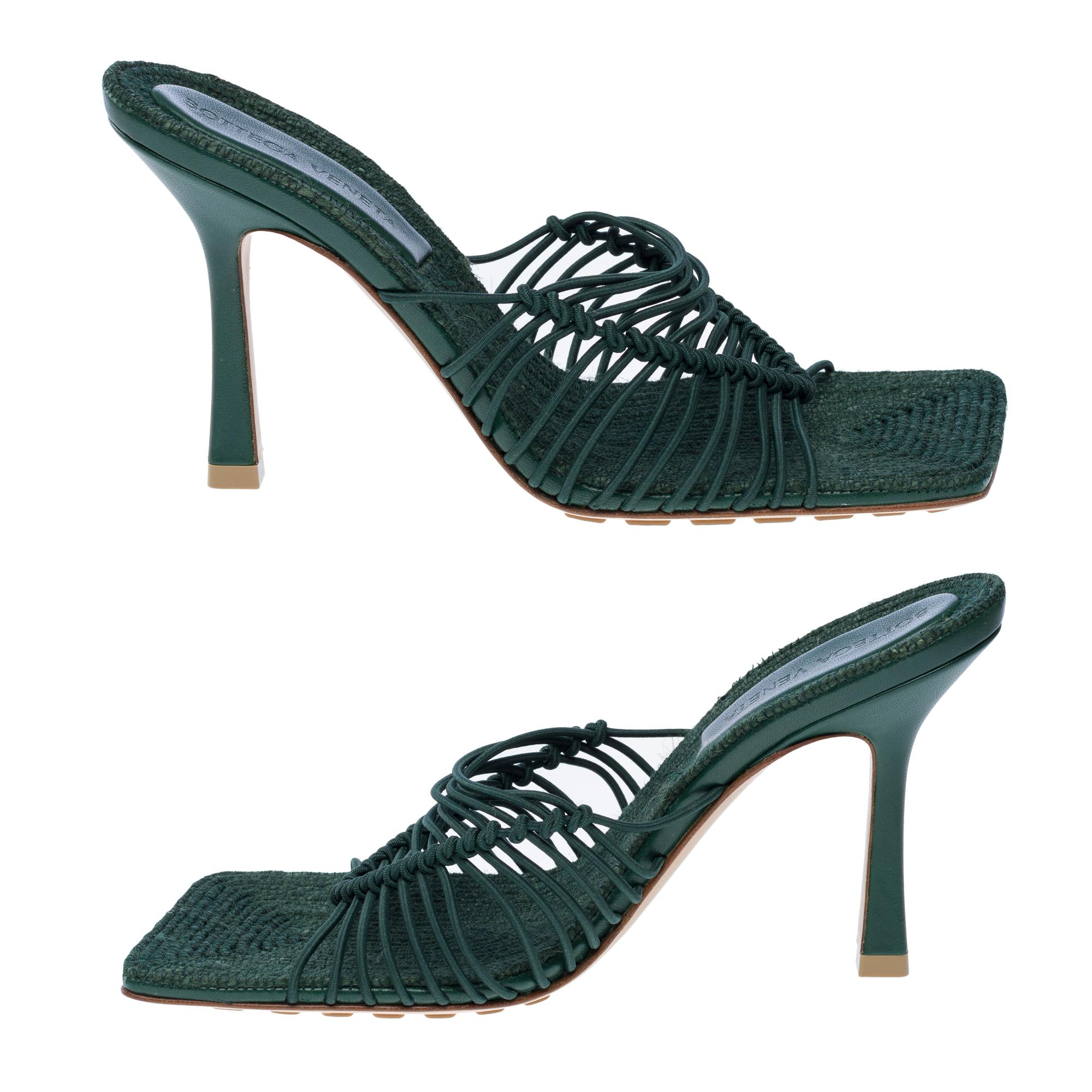 Women's New Bottega Veneta Cindy stretch Sandal in Emerald green , size 6 For Sale