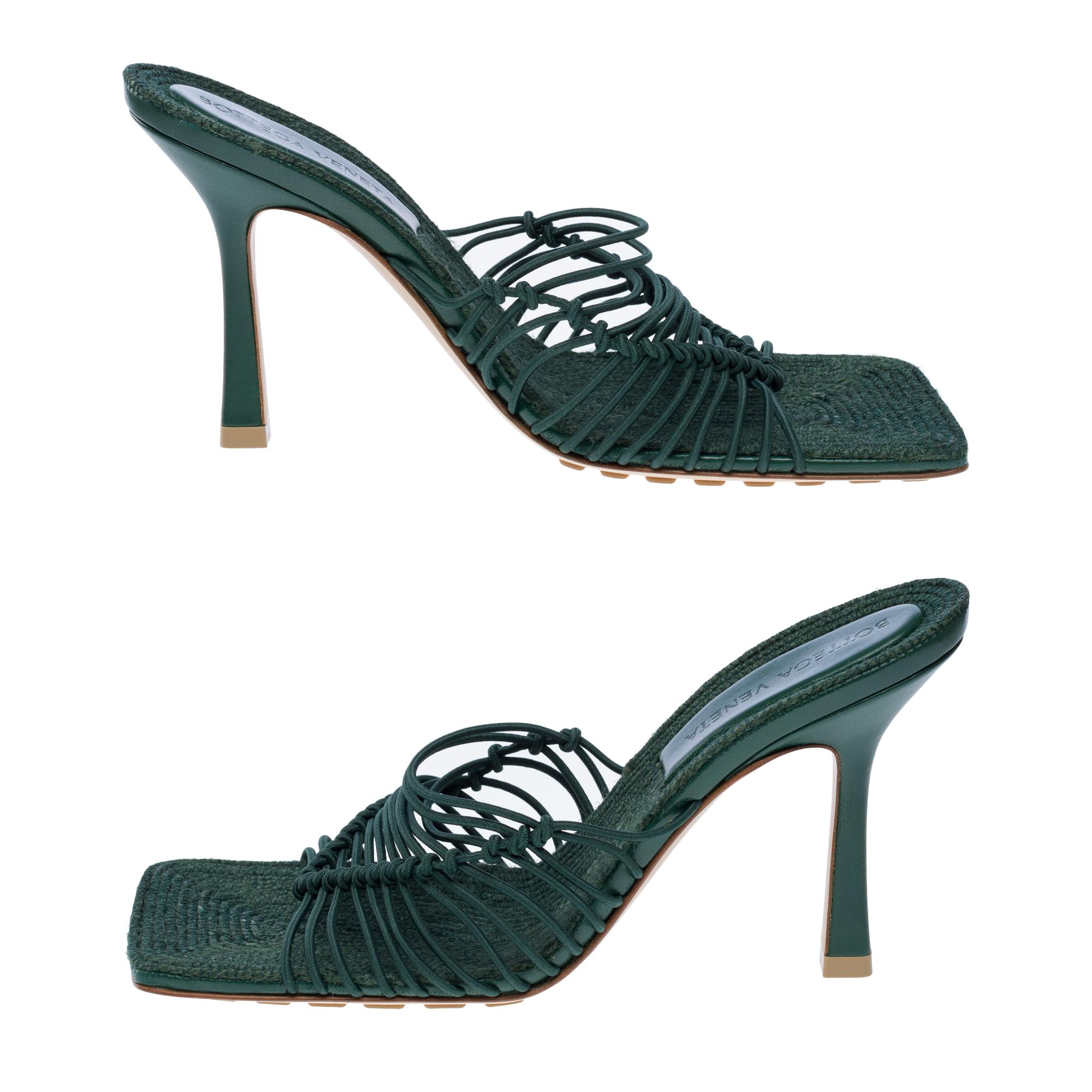 New Bottega Veneta Cindy stretch Sandal in Emerald green , size 6 For Sale 1