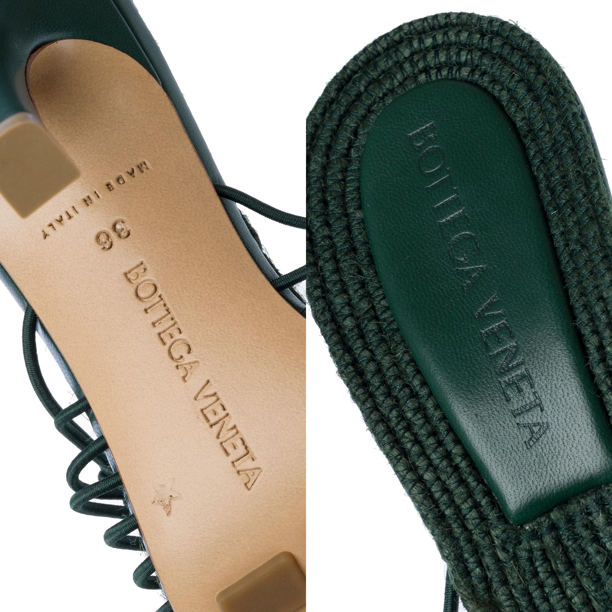 New Bottega Veneta Cindy stretch Sandal in Emerald green , size 6 For Sale 2