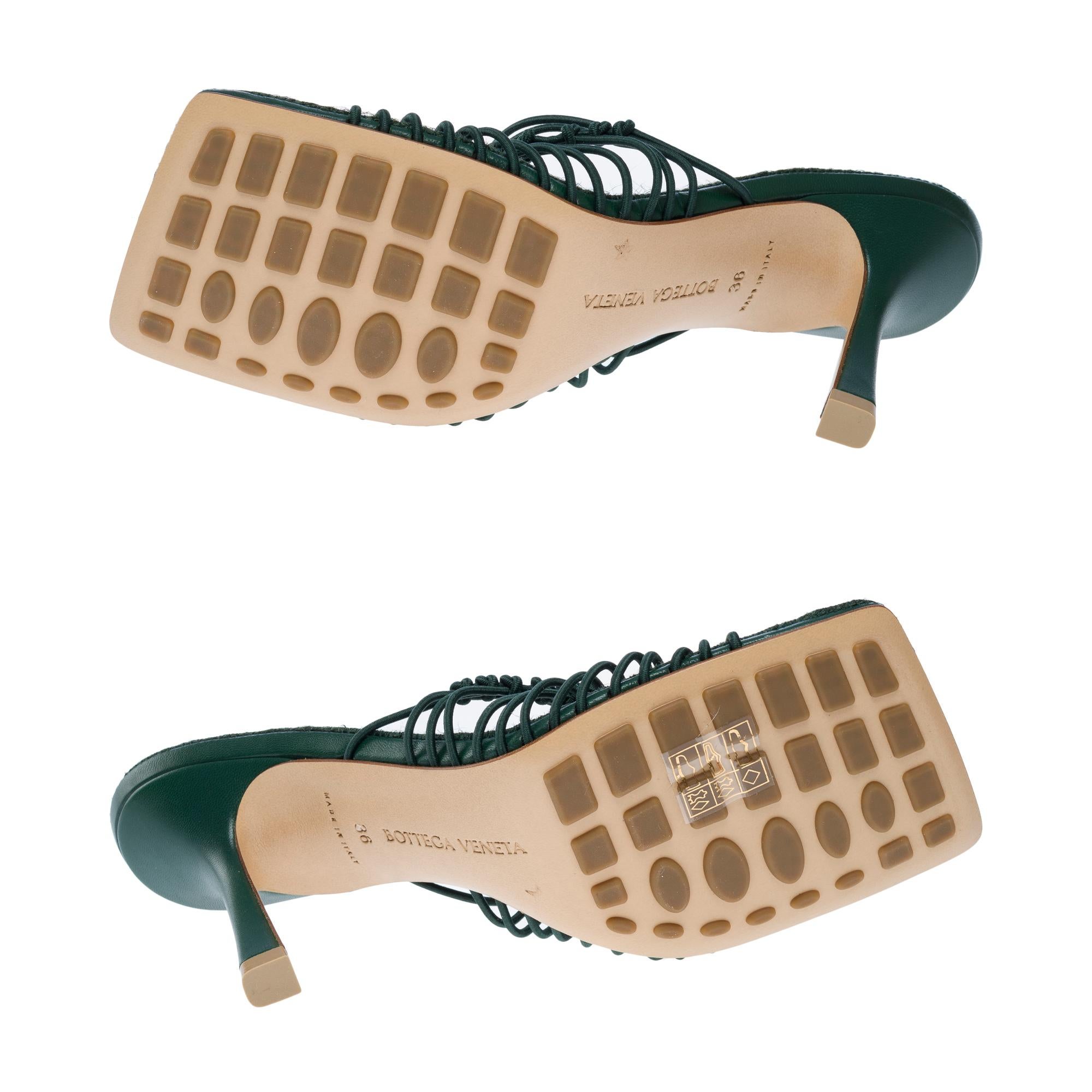 New Bottega Veneta Cindy stretch Sandal in Emerald green , size 6 For Sale 4