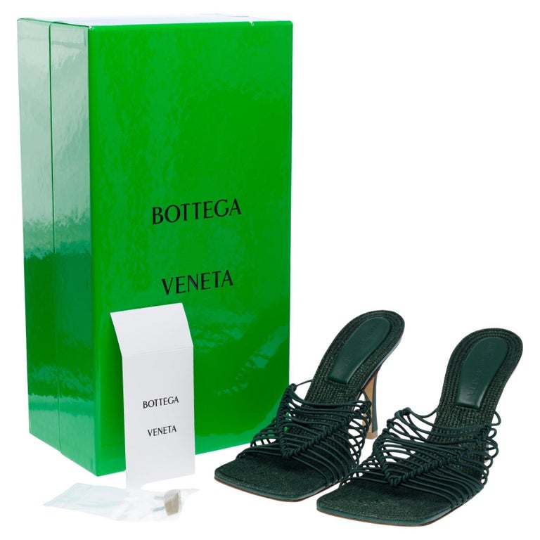 New Bottega Veneta Cindy stretch Sandal in Emerald green  display picture 1