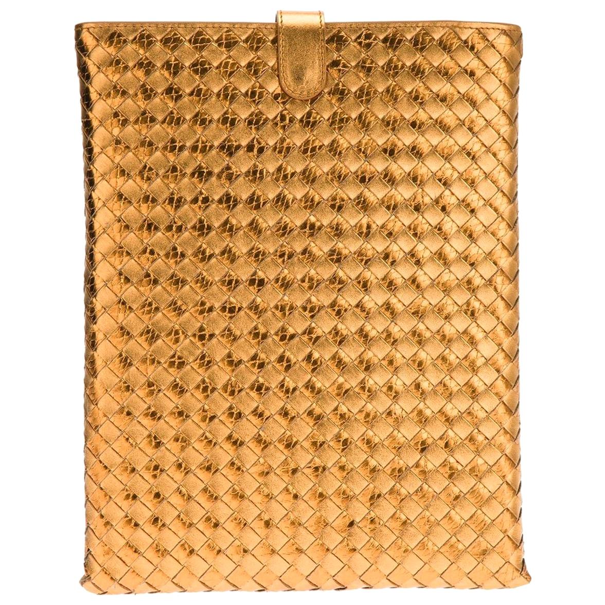 NEW Bottega Veneta Exotic Skin Metallic Intrecciato Ayers Oro Bruciato Ipad Case For Sale