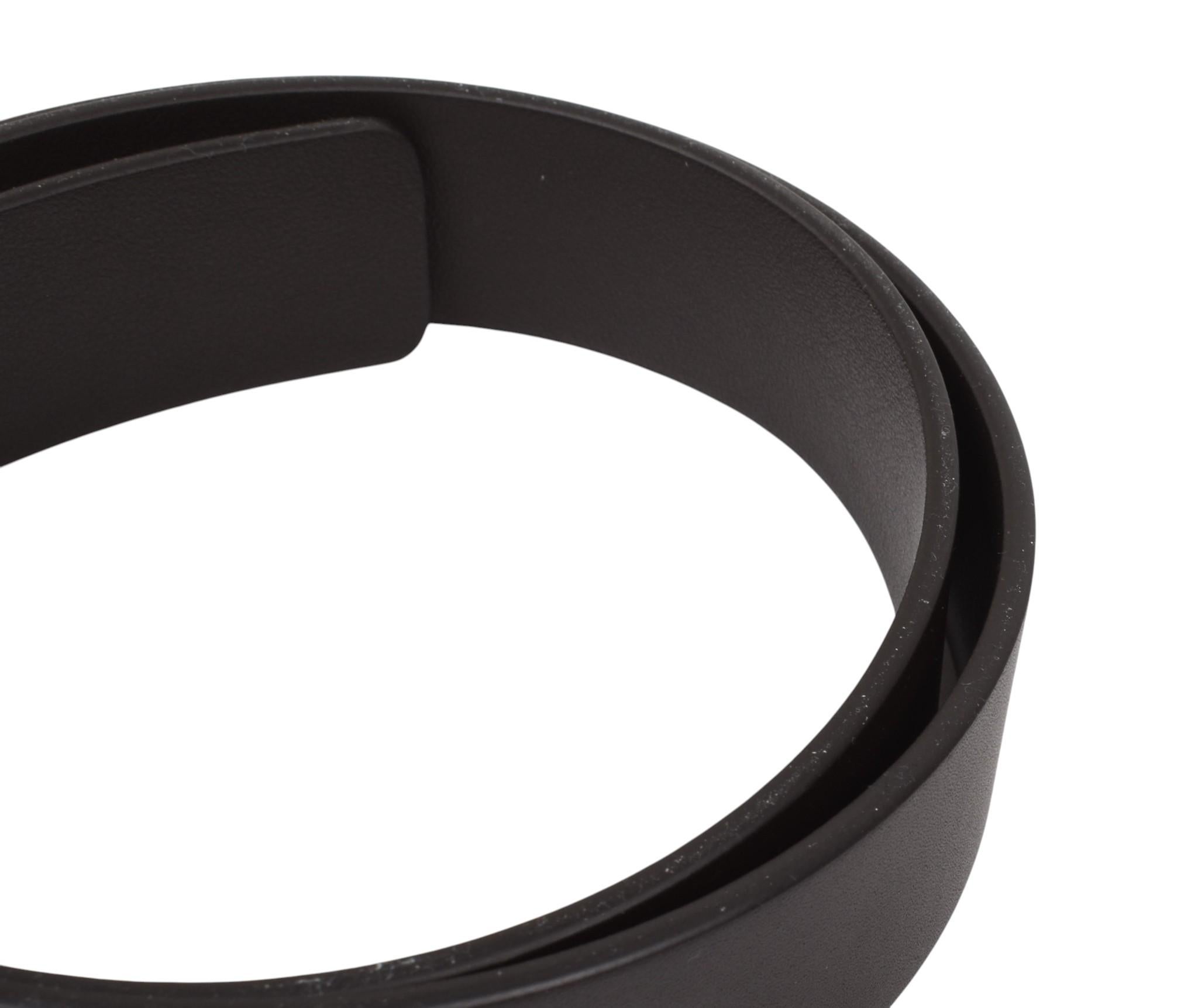 Prüfen Sie meine anderen Angebote. Habe viele weitere Designerkleidung zu verkaufen. Offen für alle Angebote.
Zum Verkauf steht ein 100% echter Bottega Veneta Classic Minimal Herrengürtel, S1743, VINU0
Farbe: braun
(Eine tatsächliche Farbe kann ein