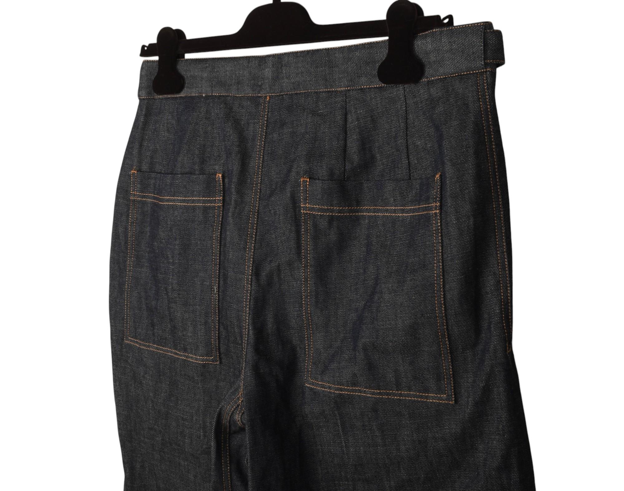 Check my other listings. Have many more designer clothes for sale. Open to any offers.
Item for sale is 100% genuine Bottega Veneta Raw Wide Leg Relaxed Denim Men Jeans, S1439, VIPE01 700g.
Color: dark raw blue denim
(An actual color may a bit vary