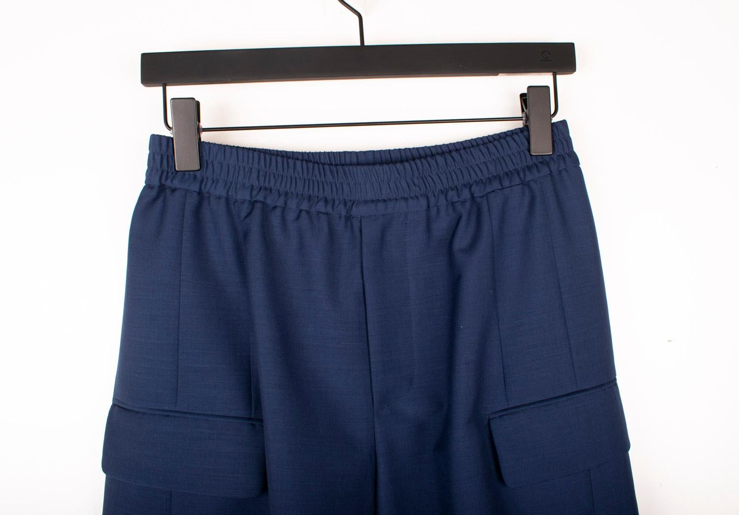 Check my other listings. Have many more designer clothes for sale. Open to any offers.
Item for sale is 100% genuine Bottega Veneta Long Shorts Men Shorts, S1492, VINU0, 320g
Color: Blue
(An actual color may a bit vary due to individual computer