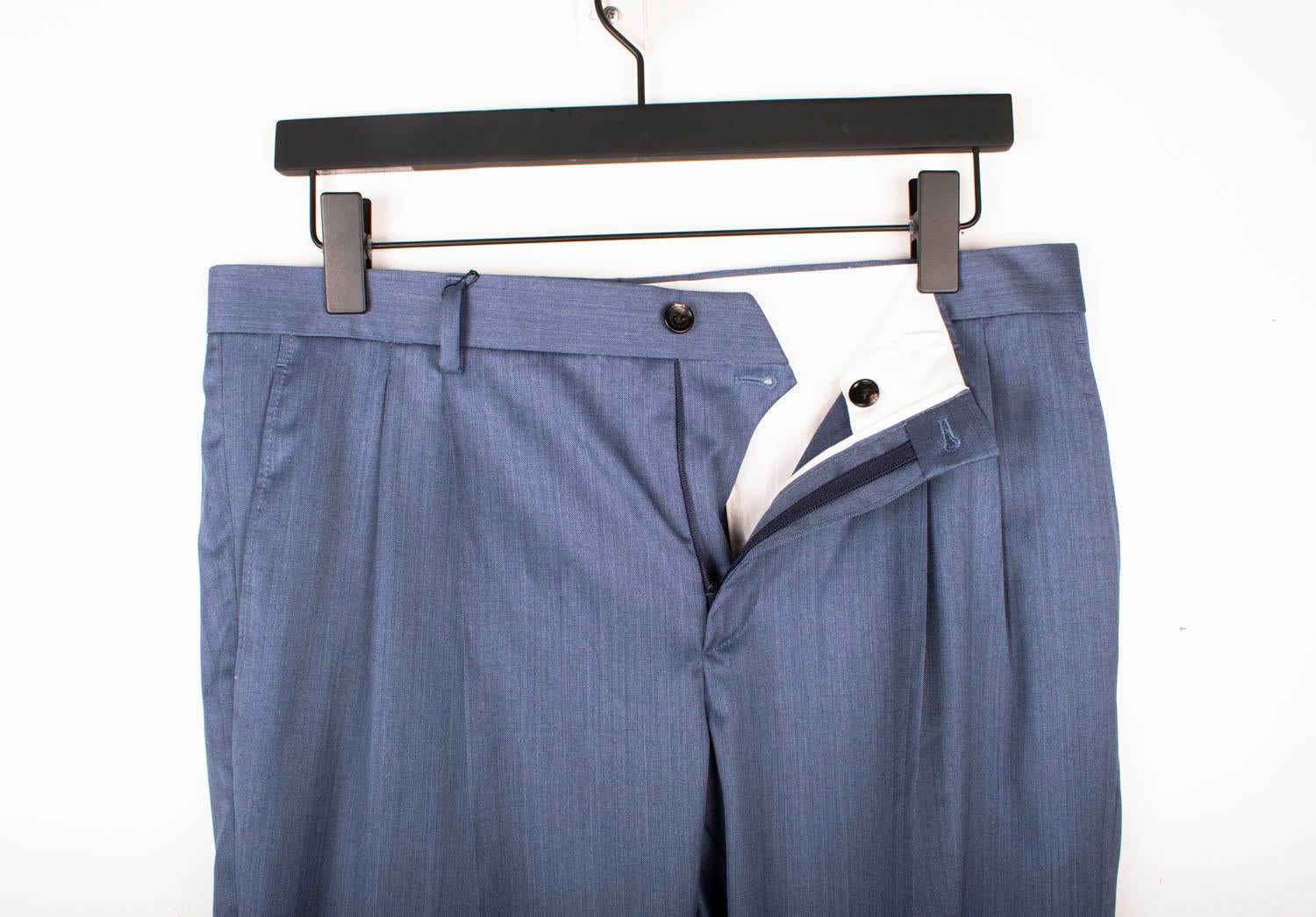 Check my other listings. Have many more designer clothes for sale. Open to any offers.
Item for sale is 100% genuine New Bottega Veneta Men Shorts, S1490, VINU0, 290g.
Color: Blue
(An actual color may a bit vary due to individual computer screen