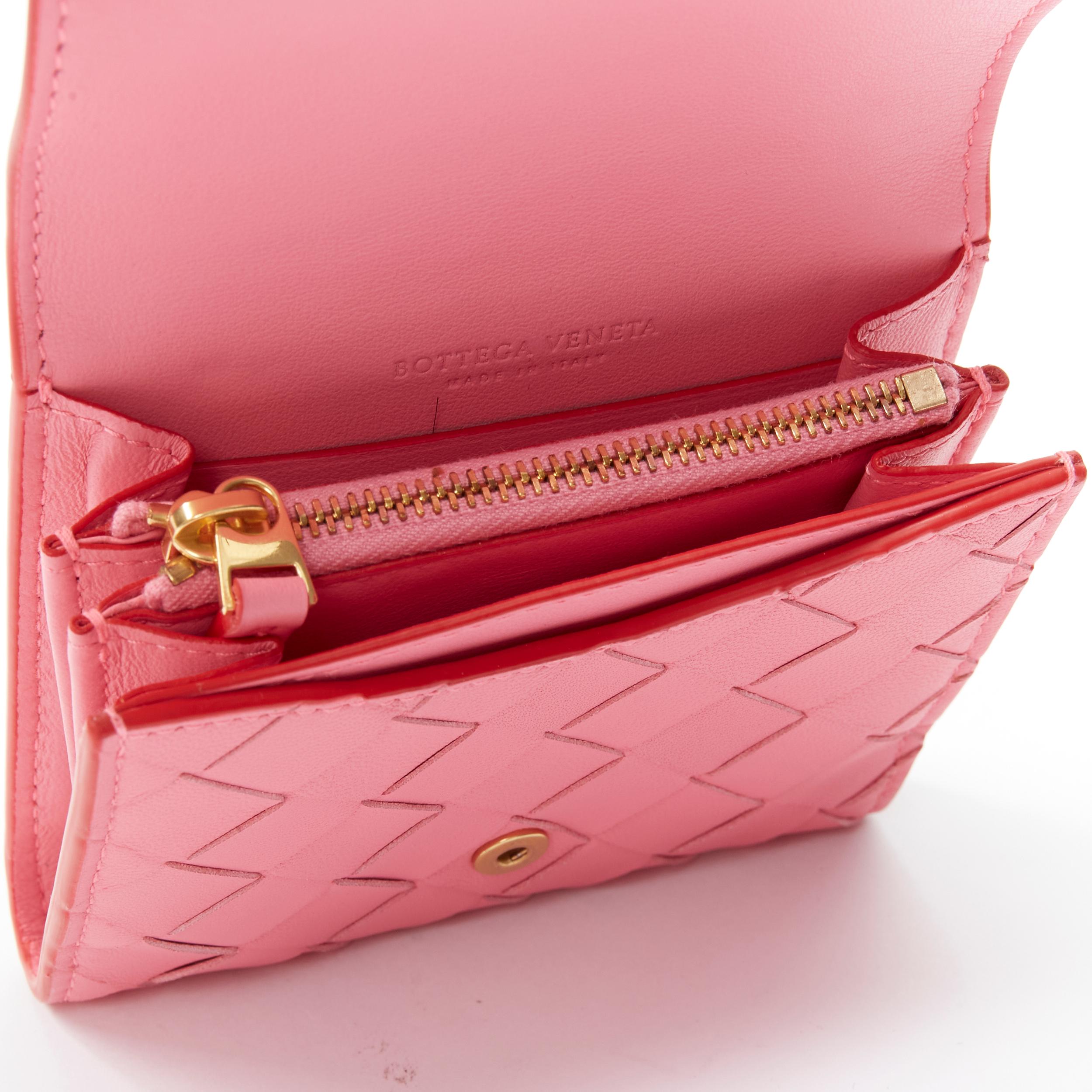 new BOTTEGA VENETA red pink intrecciato woven trifold two tone flap zip wallet In New Condition In Hong Kong, NT