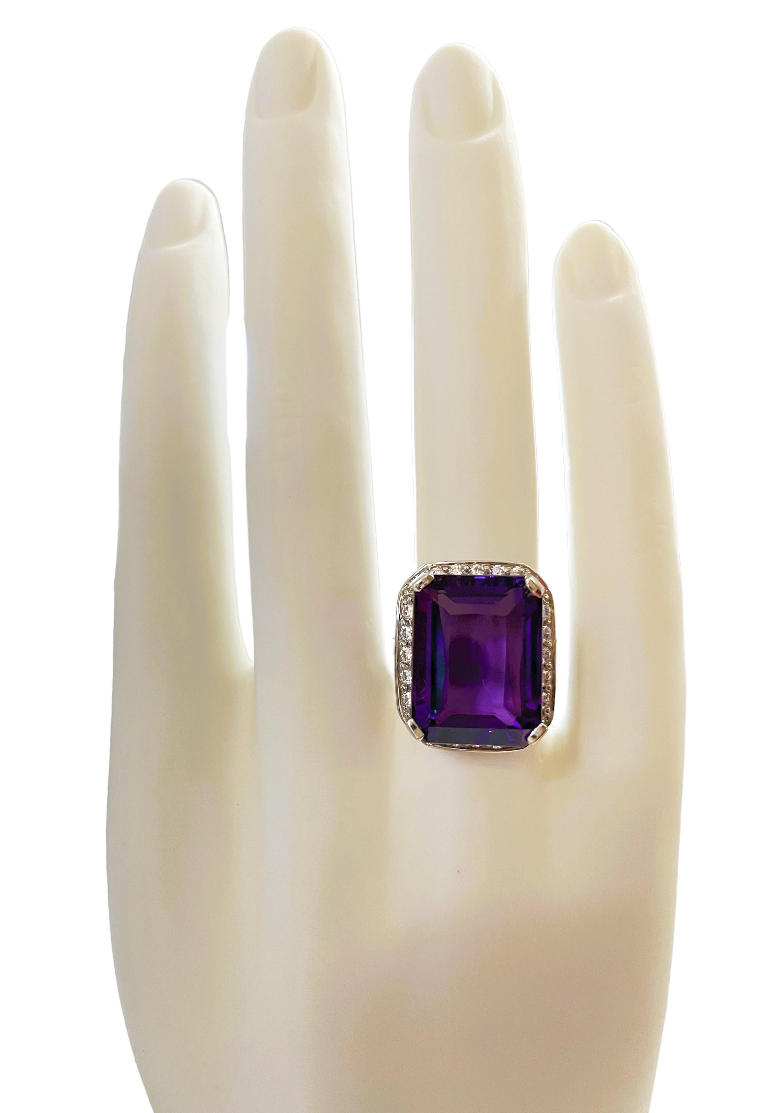 New Brazilian 15.6 Ct Color Changing Purple Amethyst and Sapphire