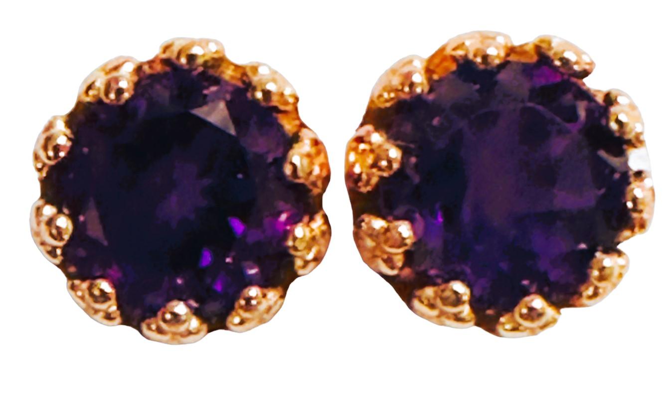 Was für ein schönes Paar Ohrringe.  Die Steine stammen aus Brasilien.  Die Steine sind von sehr hoher Qualität.  Die Steine sind 7 mm groß und haben jeweils 1,68 Karat.  Der Schmetterlingsboden ist mit 925 markiert.  Die Ohrringe selbst sind 8,6 mm