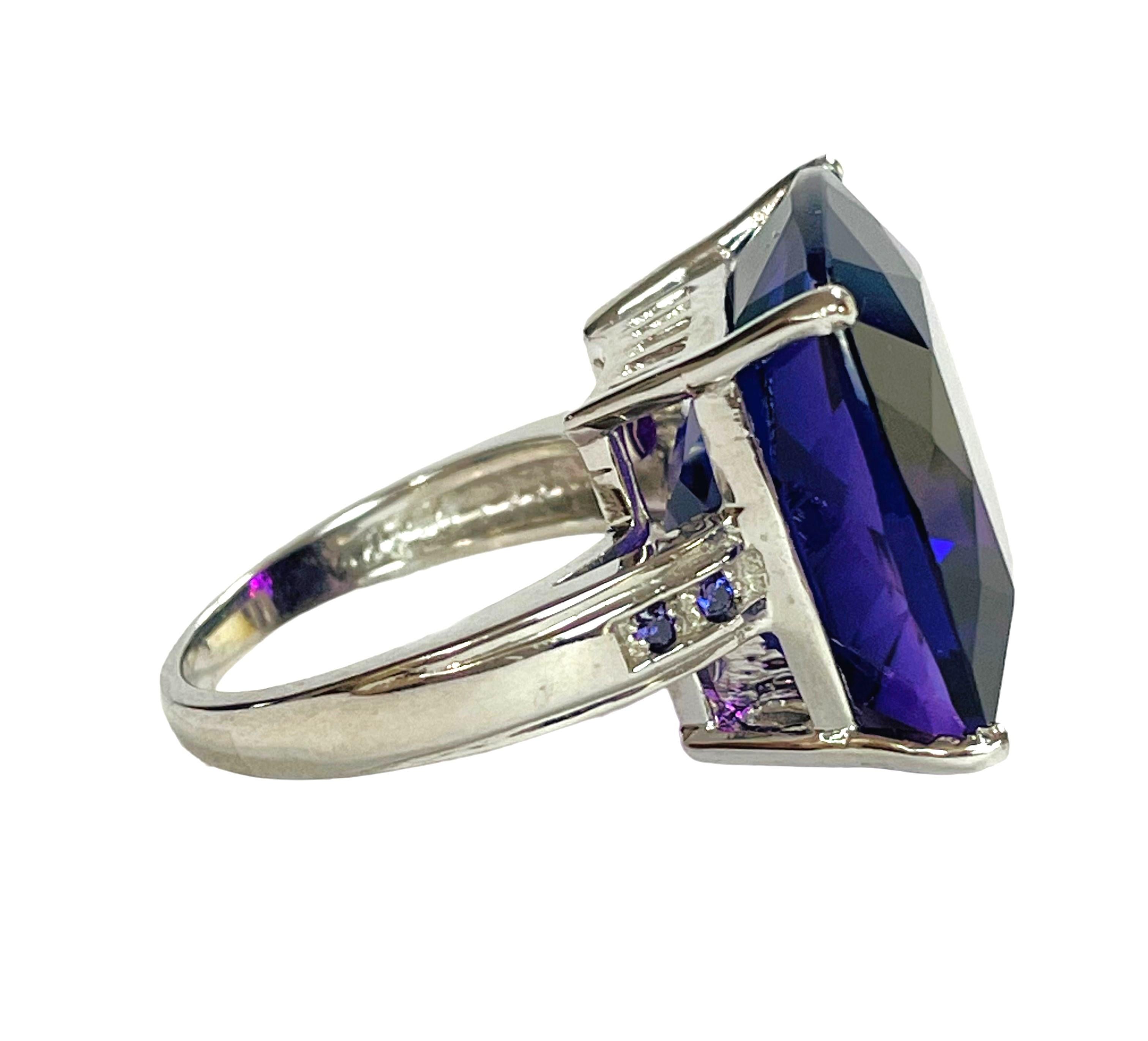 New Brazilian Color Changing Purple Blue 22.8 Ct Amethyst Sterling Ring In New Condition In Eagan, MN