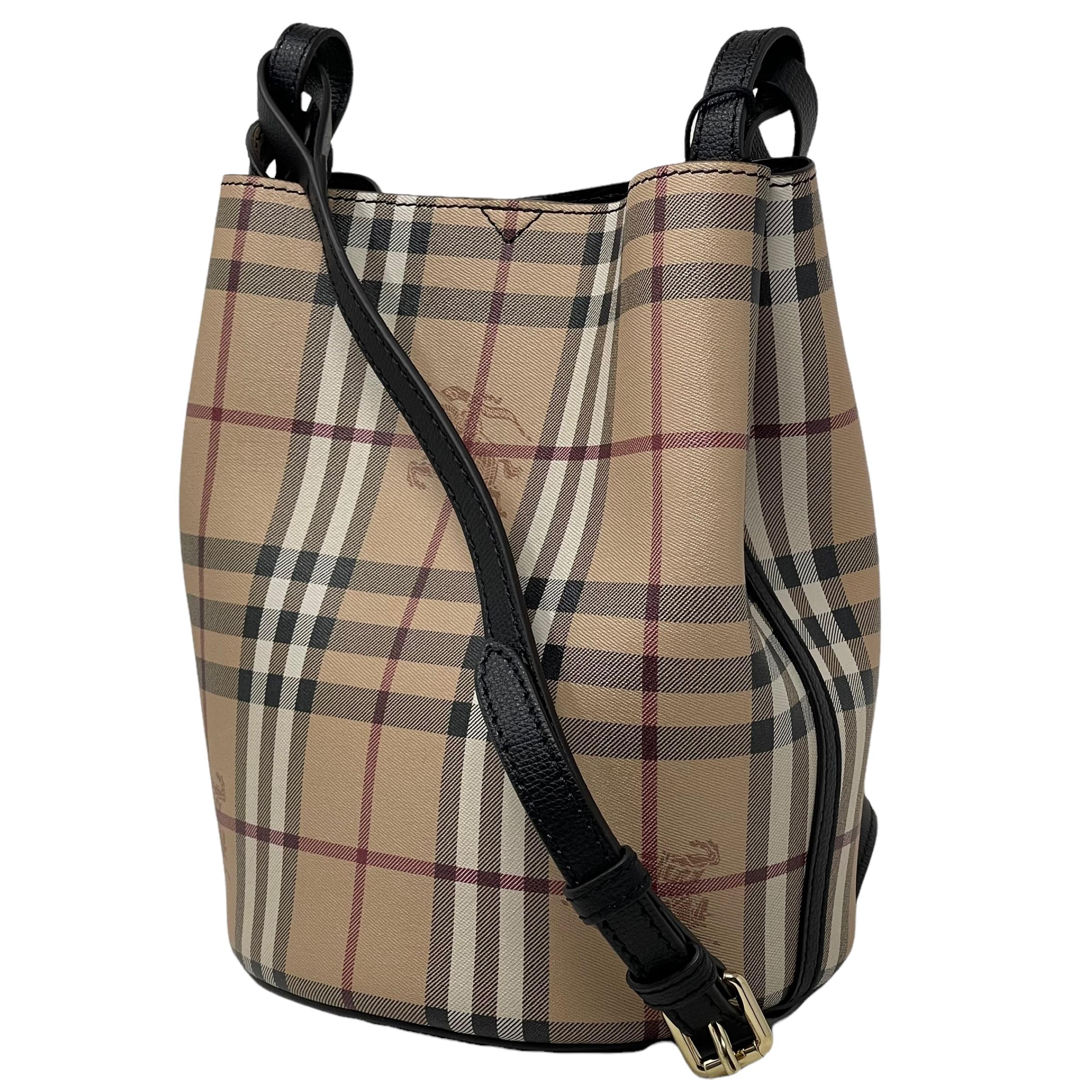 NEU Burberry Beige/Schwarz Haymarket Check Leder Bucket Crossbody Tasche (Braun) im Angebot
