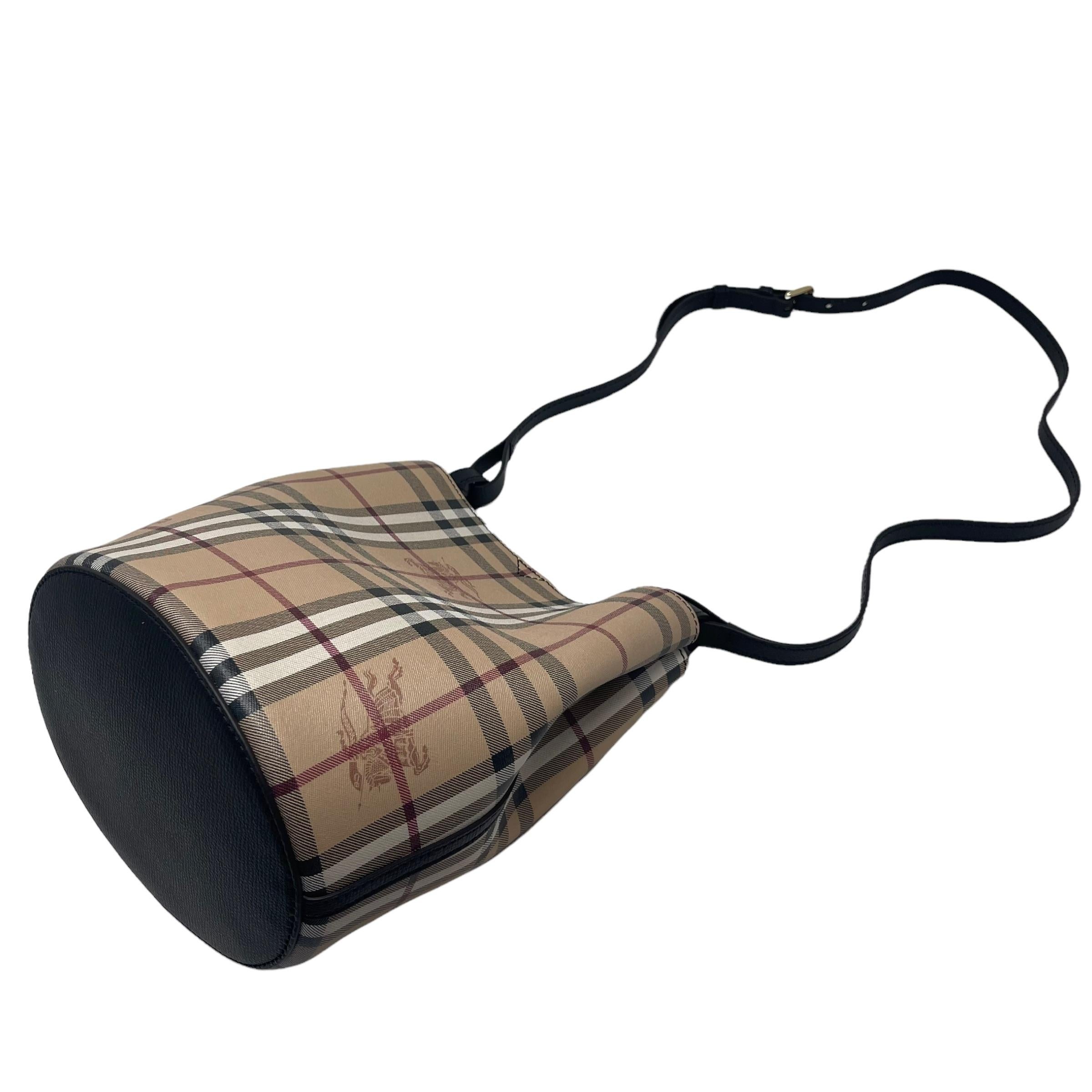 NEU Burberry Beige/Schwarz Haymarket Check Leder Bucket Crossbody Tasche im Angebot 4