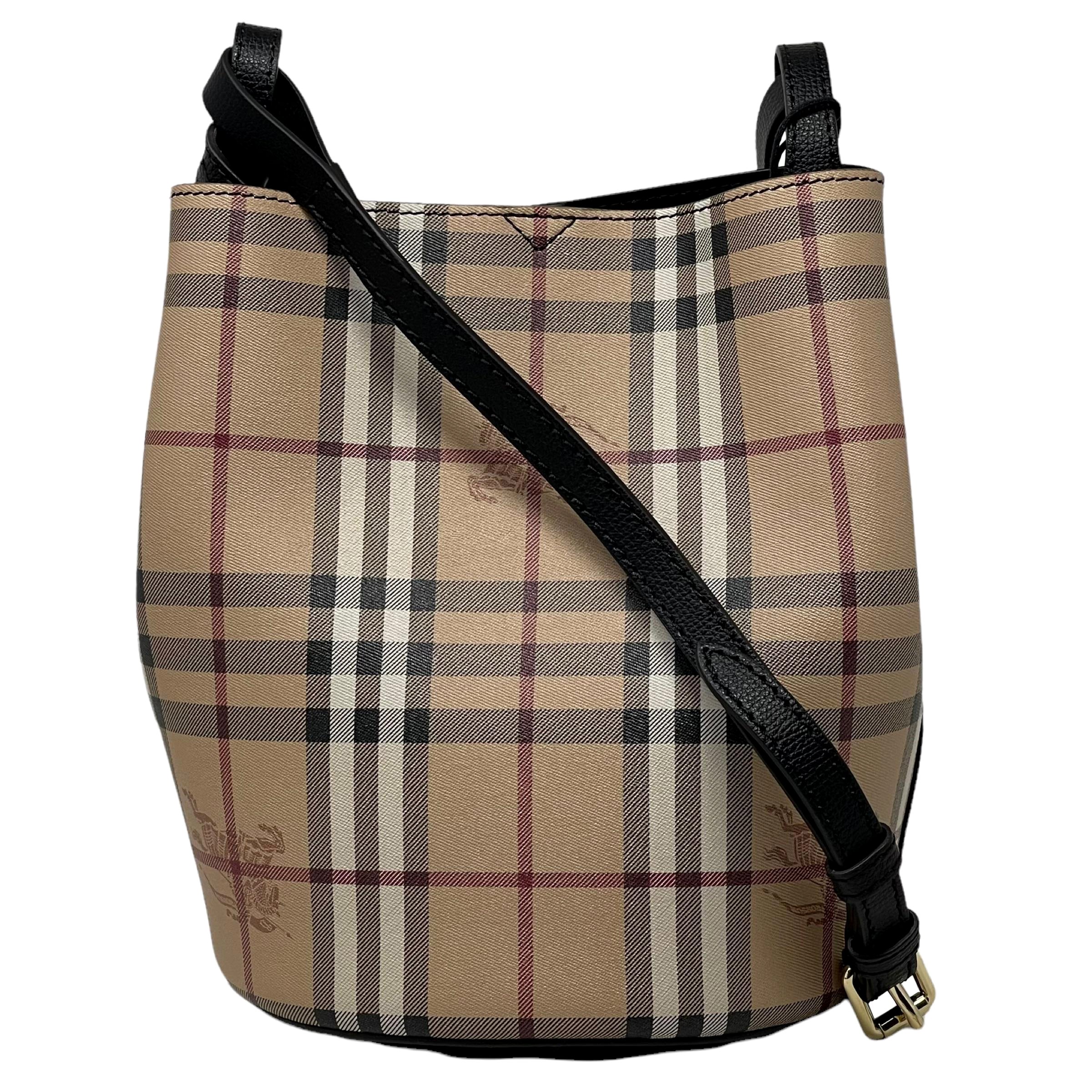 NEU Burberry Beige/Schwarz Haymarket Check Leder Bucket Crossbody Tasche im Angebot