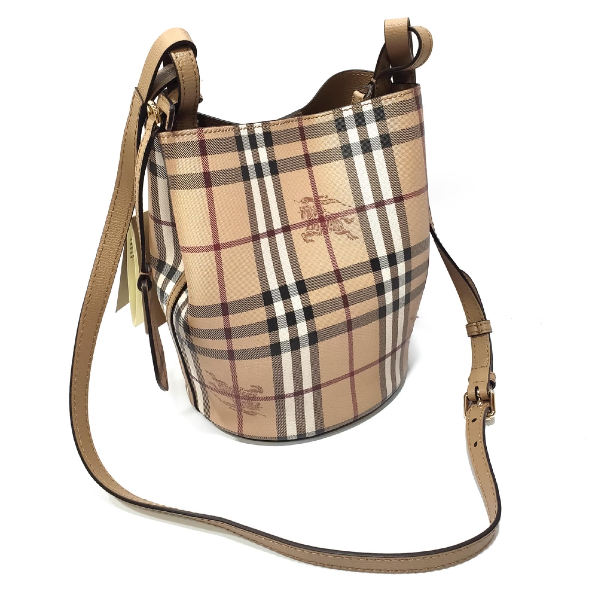 NEW Burberry Beige/Brown Haymarket Check Leather Bucket Crossbody Bag For Sale 4
