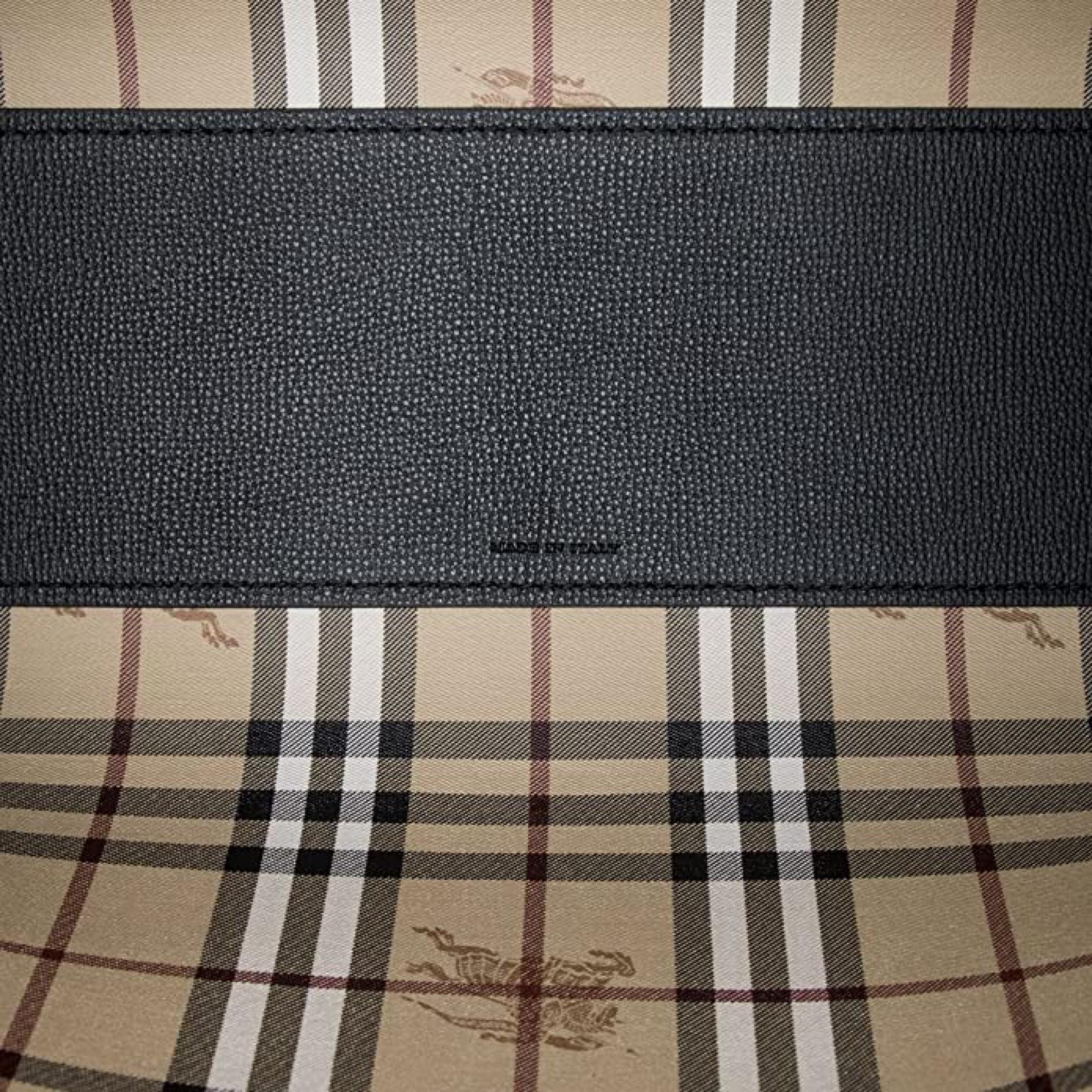 NEW Burberry Black Haymarket Check Reversible Leather Tote Shoulder Bag For Sale 6