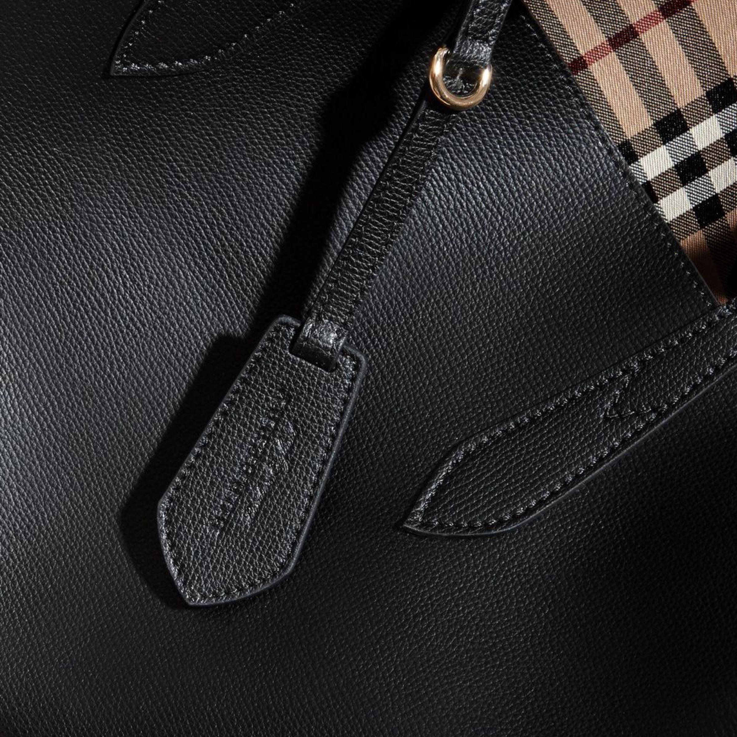 NEW Burberry Black Haymarket Check Reversible Leather Tote Shoulder Bag For Sale 3