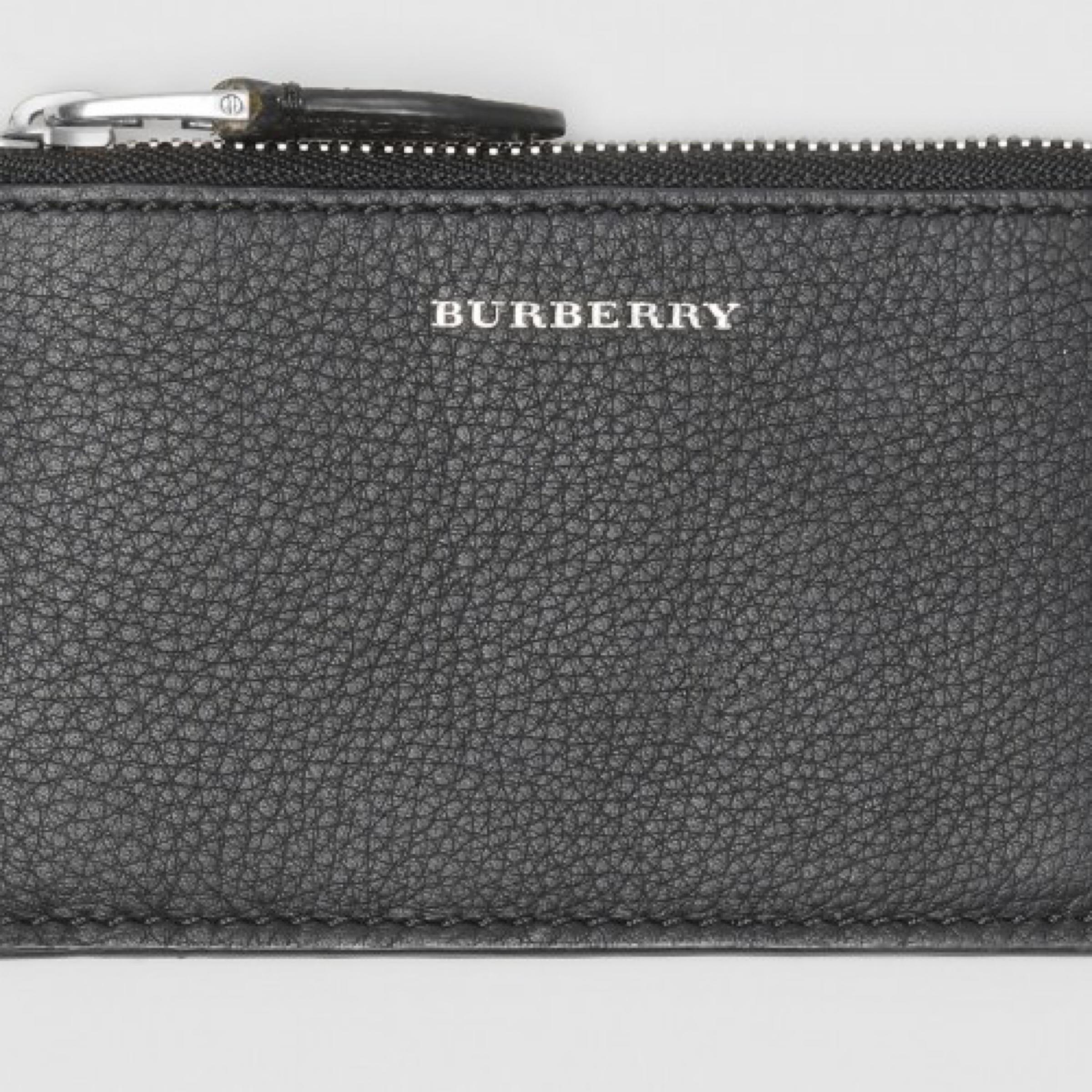 NEW Burberry Black Two-tone Zip Leather Card Holder Wallet Clutch For Sale 8
