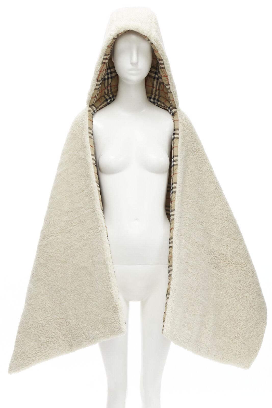 new BURBERRY RICCARDO TISCI Check flannel fleece hooded padded stole shawl
Reference: TGAS/C01551
Brand: Burberry
Designer: Riccardo Tisci
Color: Brown, Cream
Pattern: Checkered
Extra Details: Reversible. Padded House Check cotton with quilting