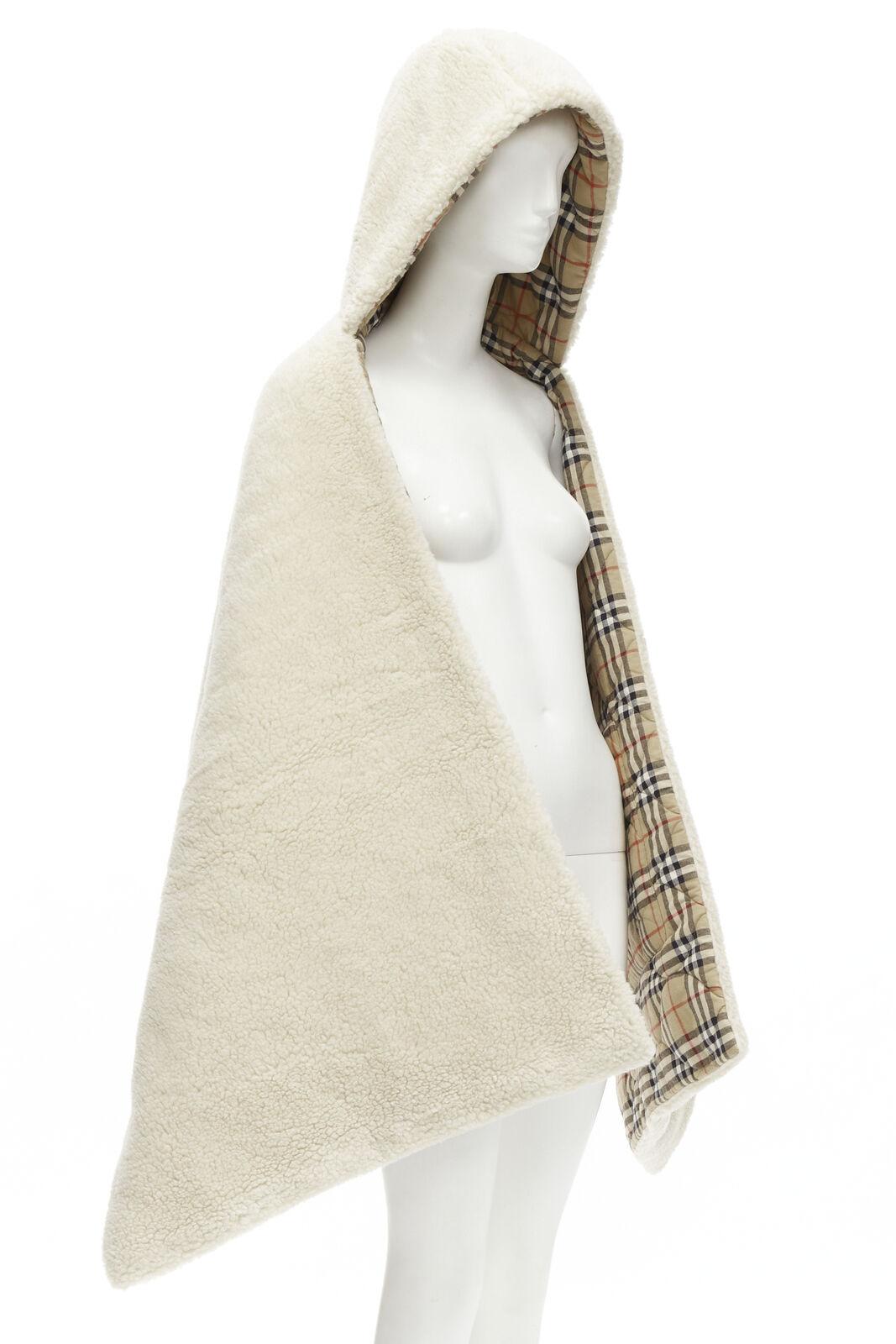 new BURBERRY RICCARDO TISCI Check flannel fleece hooded padded stole shawl In New Condition In Hong Kong, NT