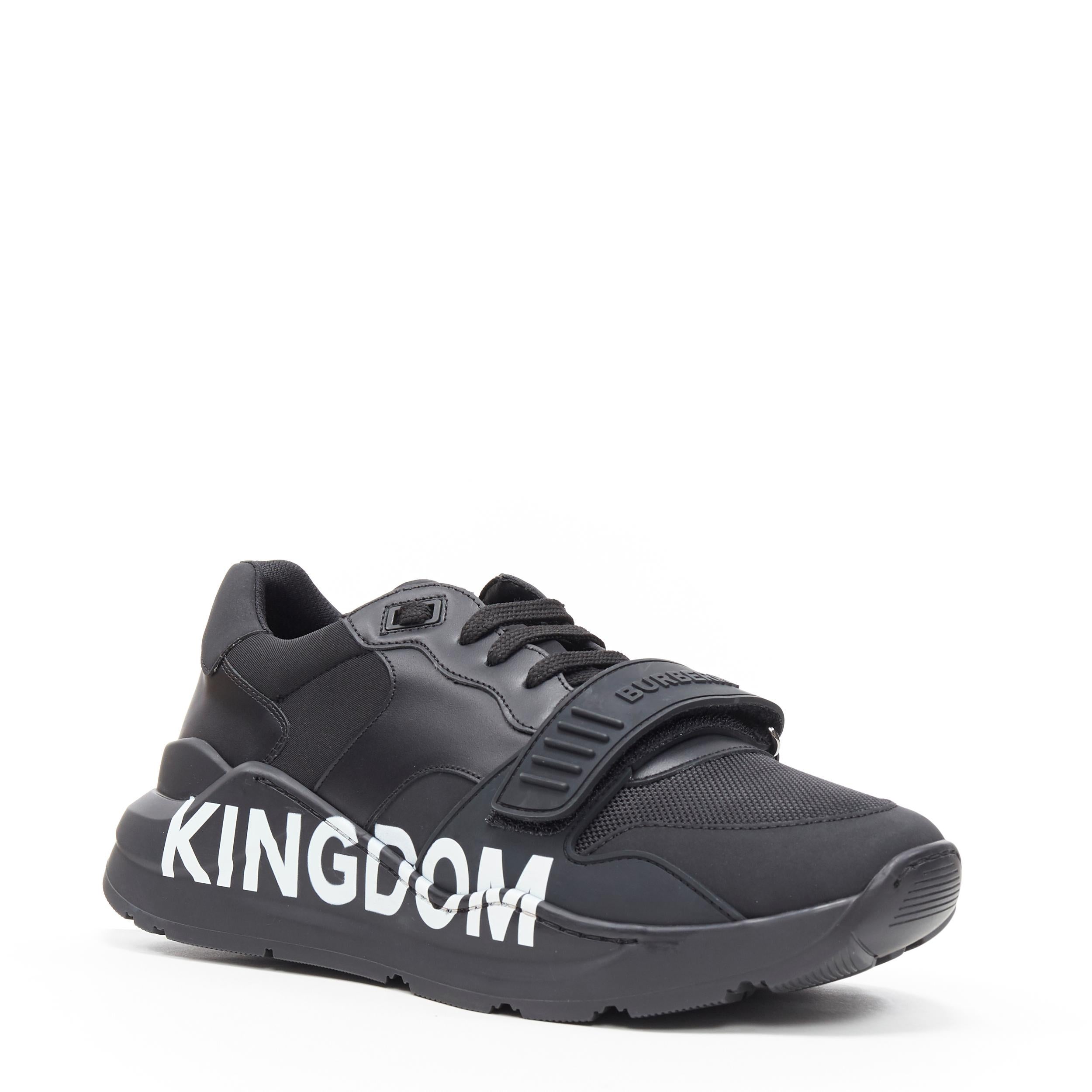 new BURBERRY TISCI Ramsey KINGDOM black leather low top chunky sneakers EU43
Brand: Burberry
Designer: Riccardo Tisci
Collection: 2019
Model Name / Style: Ramsey
Material: Leather
Color: Black
Pattern: Solid
Closure: Lace up
Lining material: