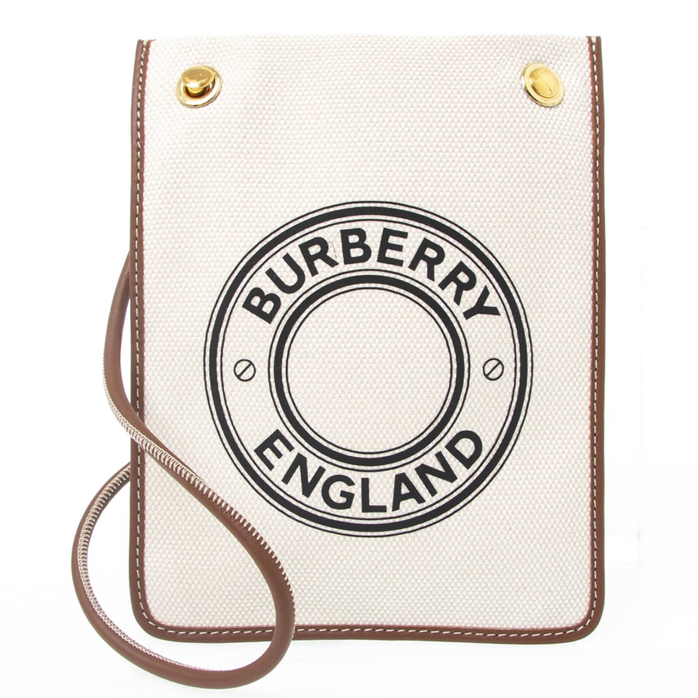 New Burberry White Printed Logo Mini Canvas Flat Crossbody Bag

Authenticity Guaranteed

DETAILS
Brand: Burberry
Condition: Brand new
Gender: Women
Category: Crossbody bag
Color: White
Material: Canvas
Printed logo
Leather shoulder strap
1 main