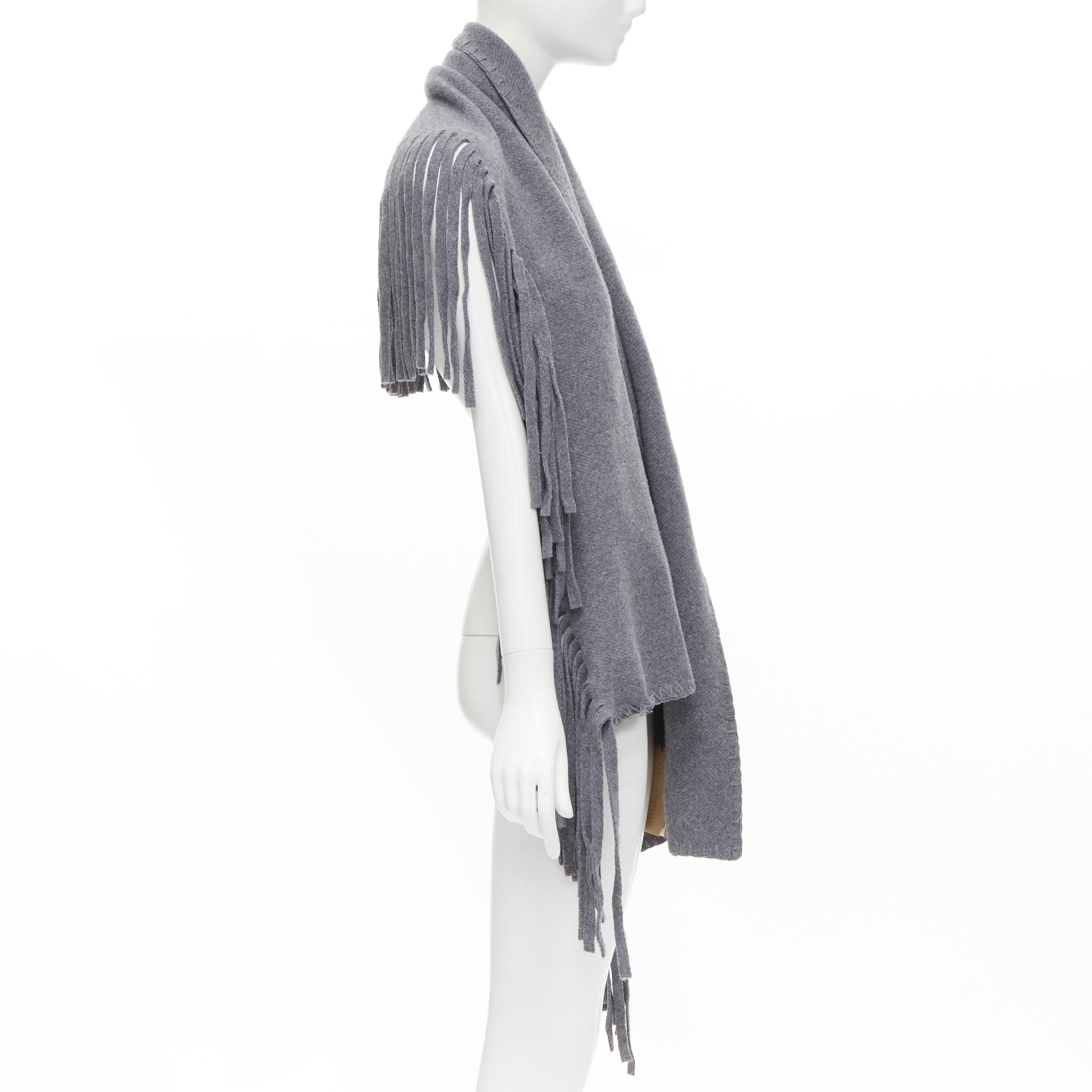 new BURBERRY wool cashmere mid grey solid felted fringe knitted overstitching  In New Condition For Sale In Hong Kong, NT