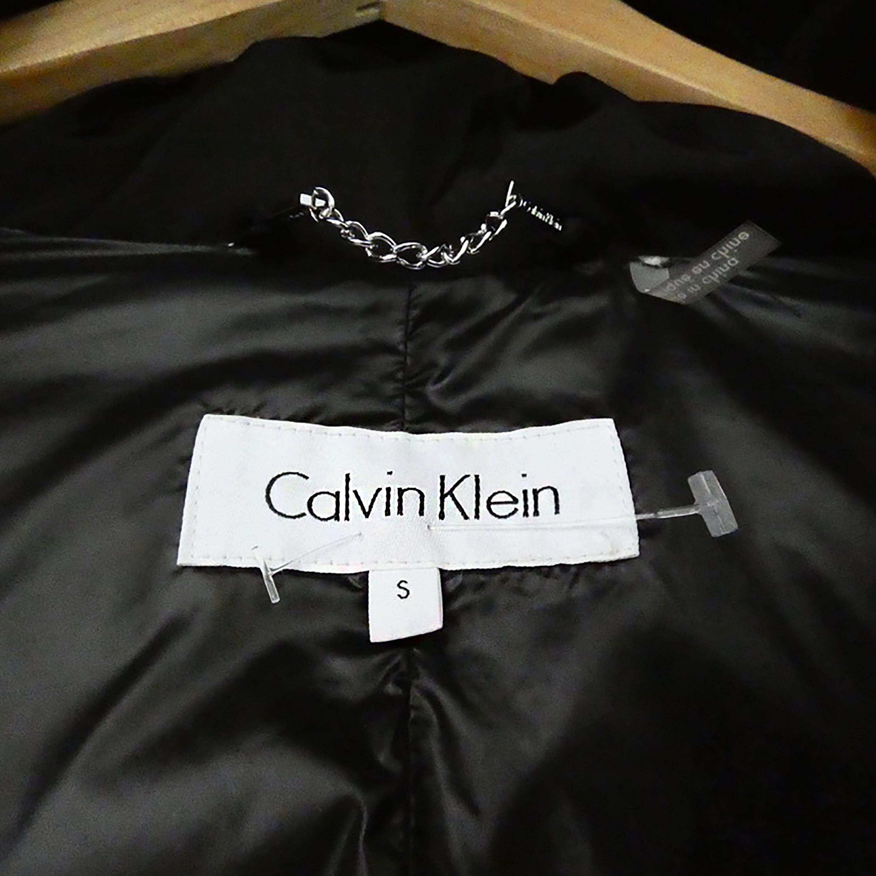 New 90% down, 10% feather stuffed puffer coat from Calvin Klein.
Shiny quality silver hardware including CK logo on sleeve and engraved zipper heads.
NEW.