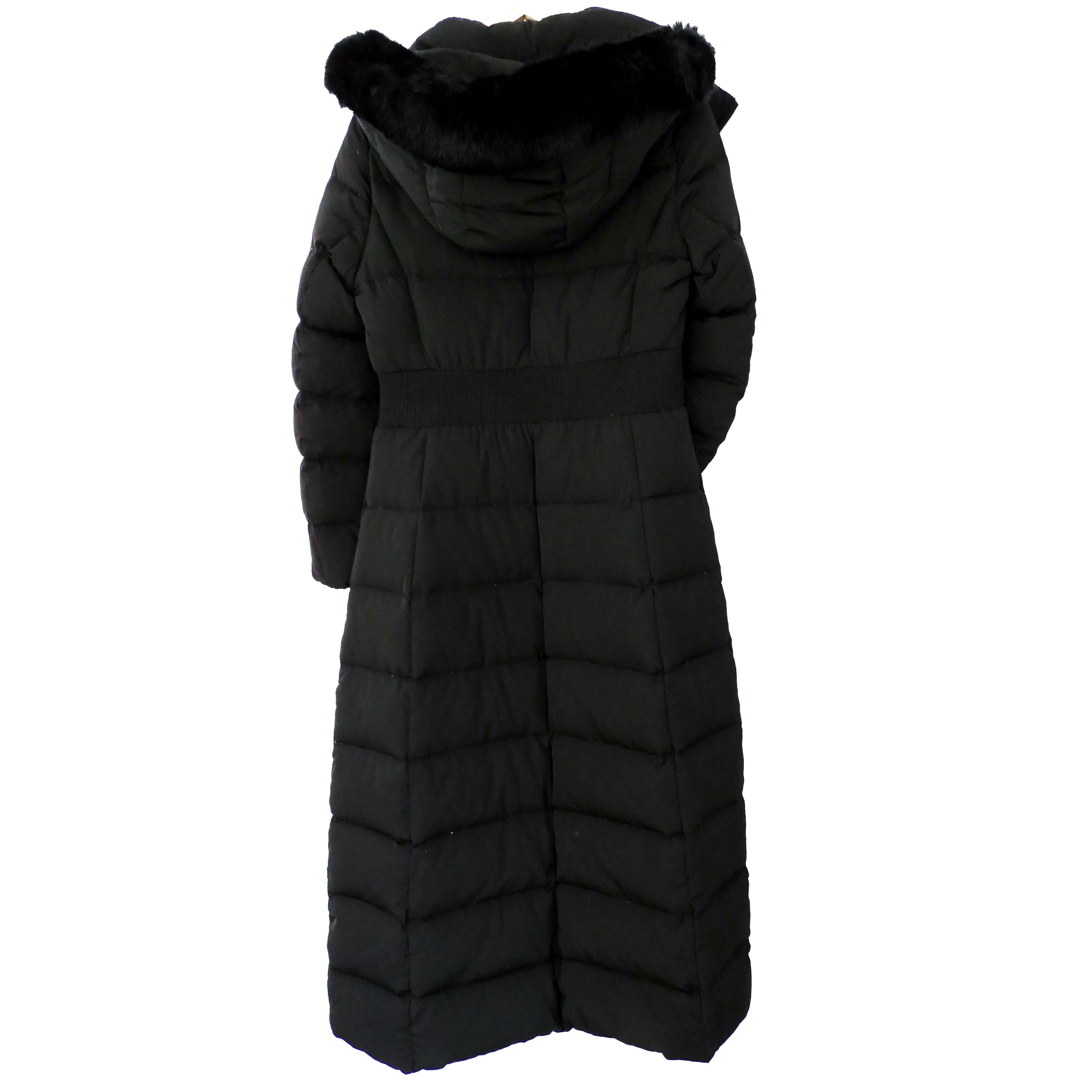 NEW Calvin Klein Black Long Down Puffer Coat with Faux Fur Hood (Manteau de duvet long avec capuche en fausse fourrure)  en vente 5