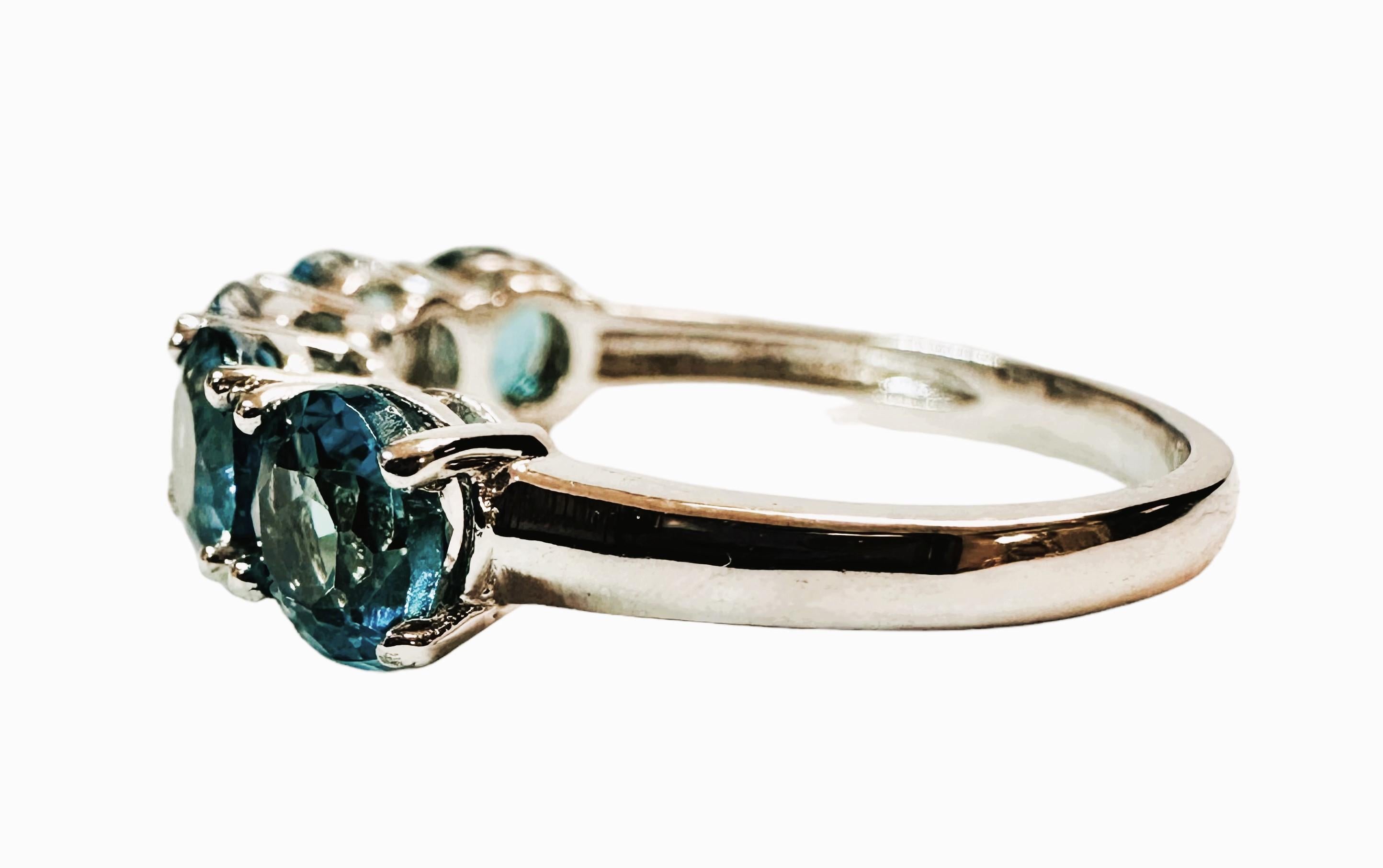 Neu Kambodschanischer 2,10 Karat Regal Blauer Zirkon Sterling Ring Größe 6,75 (Art déco)