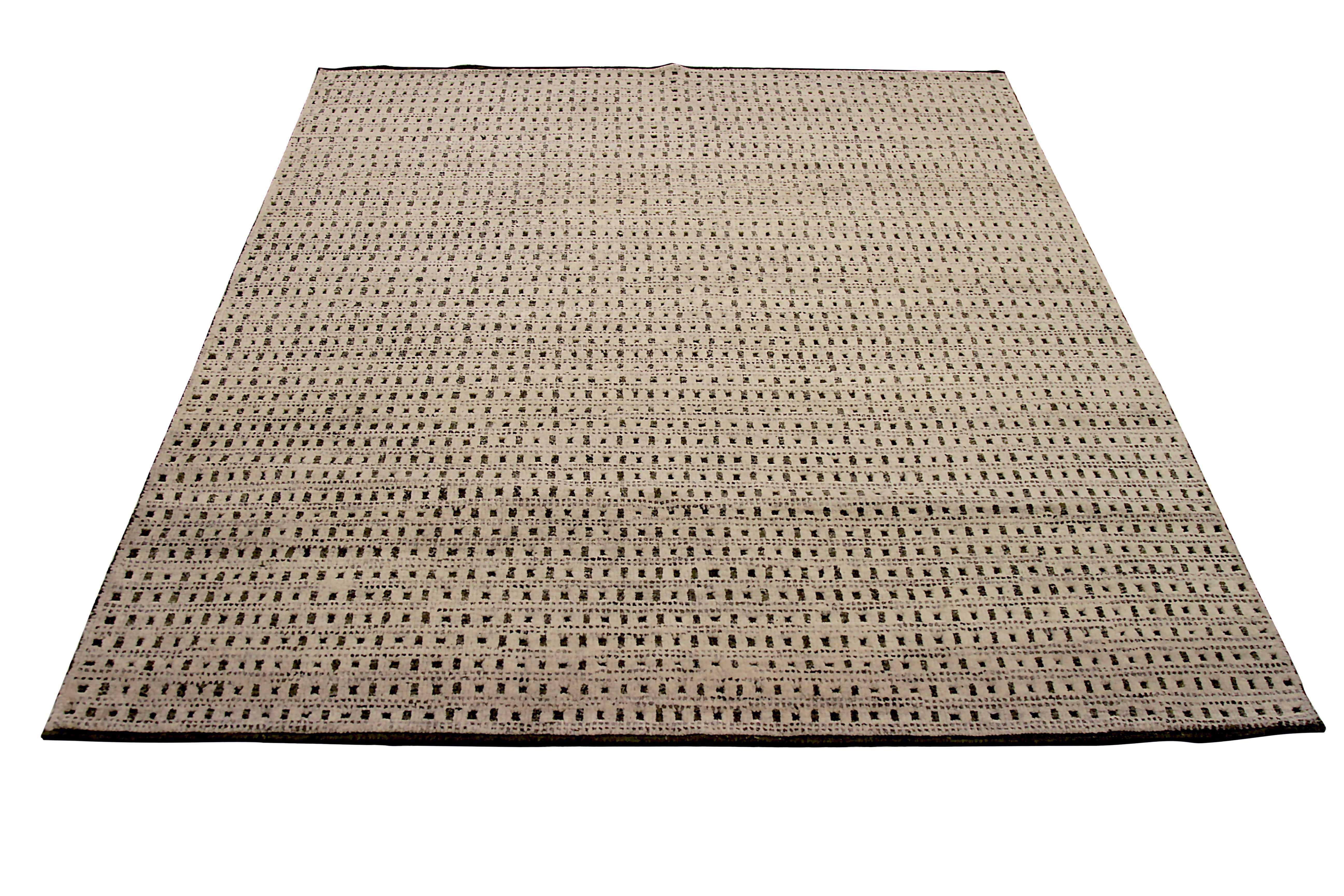 Un nuovo tappeto di superficie tessuto a mano con la migliore lana di pecora. È colorato con coloranti vegetali completamente naturali e sicuri per l'uomo e gli animali domestici. Ha una dimensione di 6' x 8' che si adatta perfettamente a stanze di