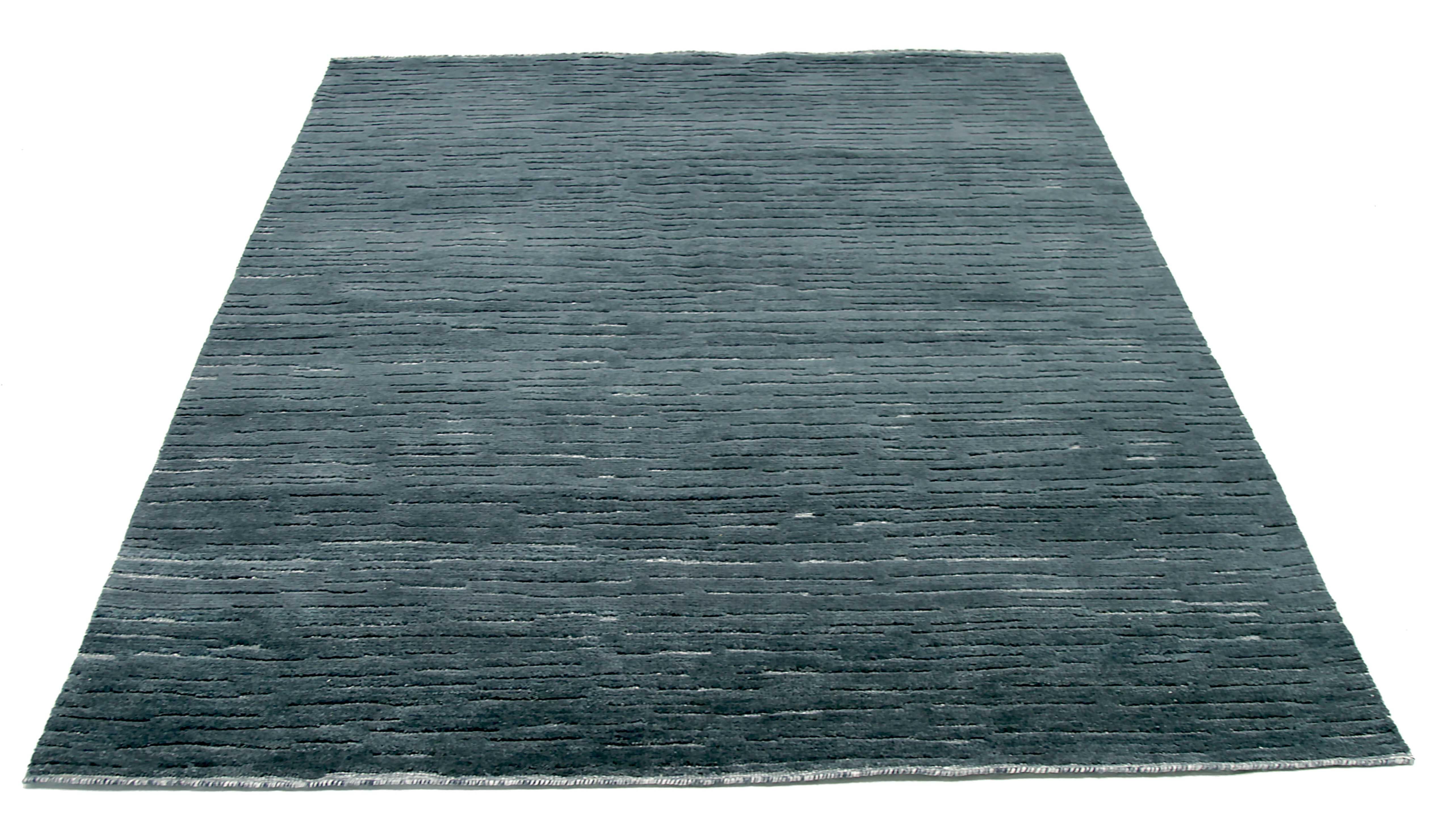 Nouveau tapis tissé à la main à partir de la laine de mouton la plus fine. Il est coloré avec des teintures végétales entièrement naturelles qui sont sans danger pour les humains et les animaux de compagnie. Il a une belle dimension de 6' x 8' qui