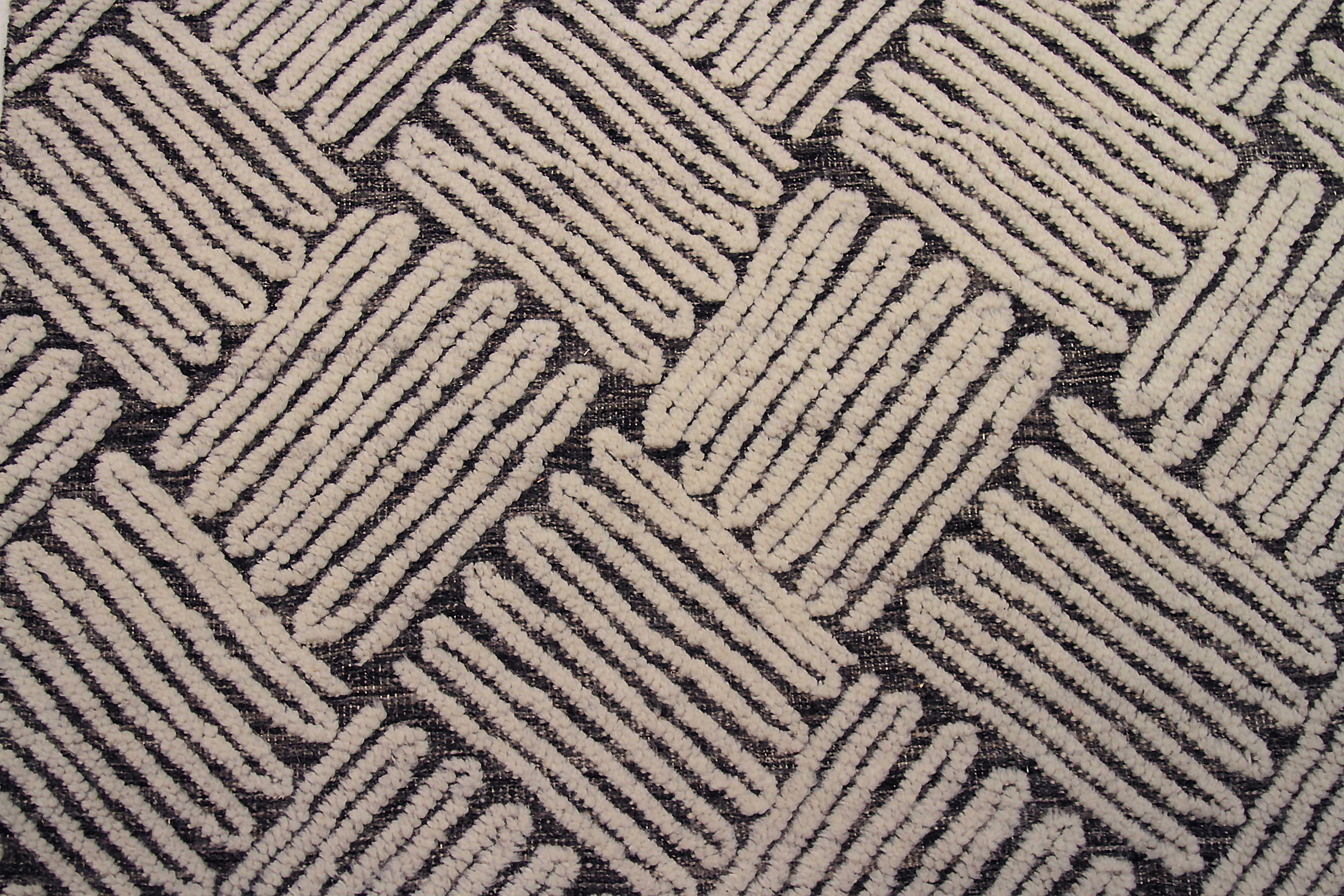 New Cameron Collection Area Rug with Modern Design Patterns and Colors In New Condition For Sale In Dallas, TX