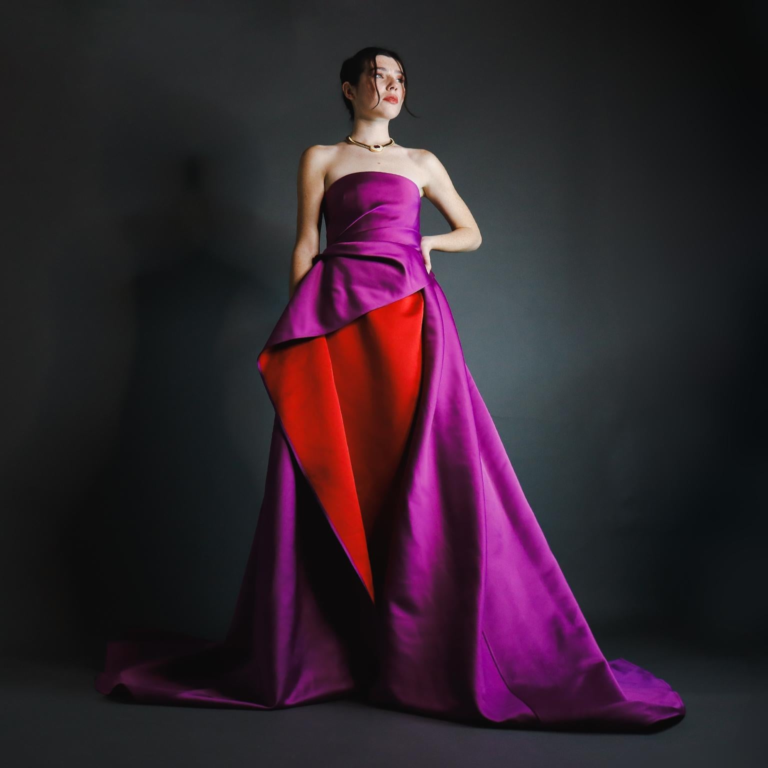 New Carolina Herrera 2022 Purple & Red Column Dress W Draped Overdress $5990 In Excellent Condition For Sale In Portland, OR