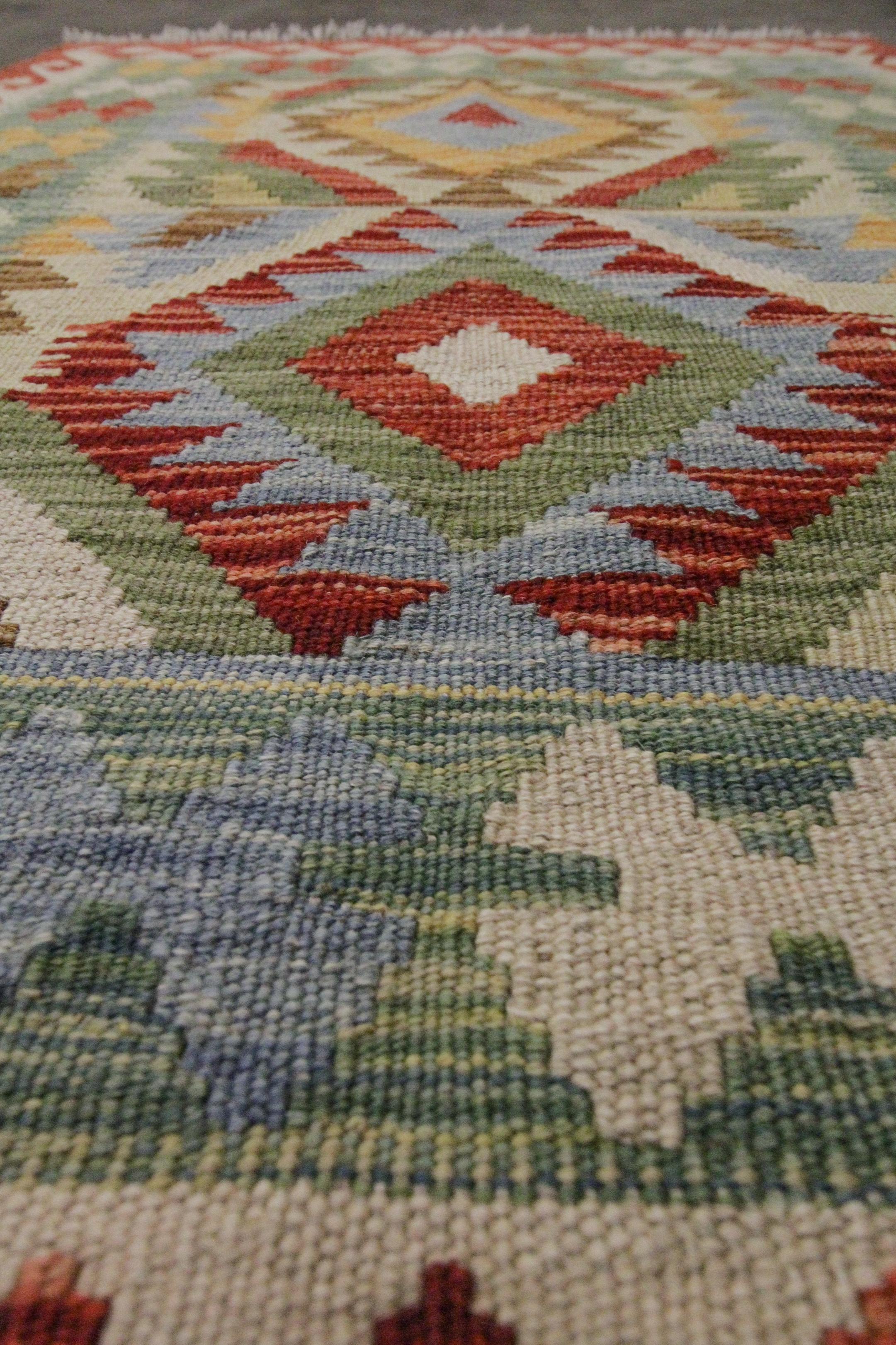 New Carpet Traditional Oriental Kilim Rug Handmade Wool Green Rug In Excellent Condition In Hampshire, GB