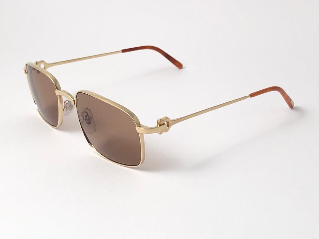 New Cartier 56 20mm Brushed Gold Plated Brown Lenses Sunglasses Made in France In New Condition In Baleares, Baleares