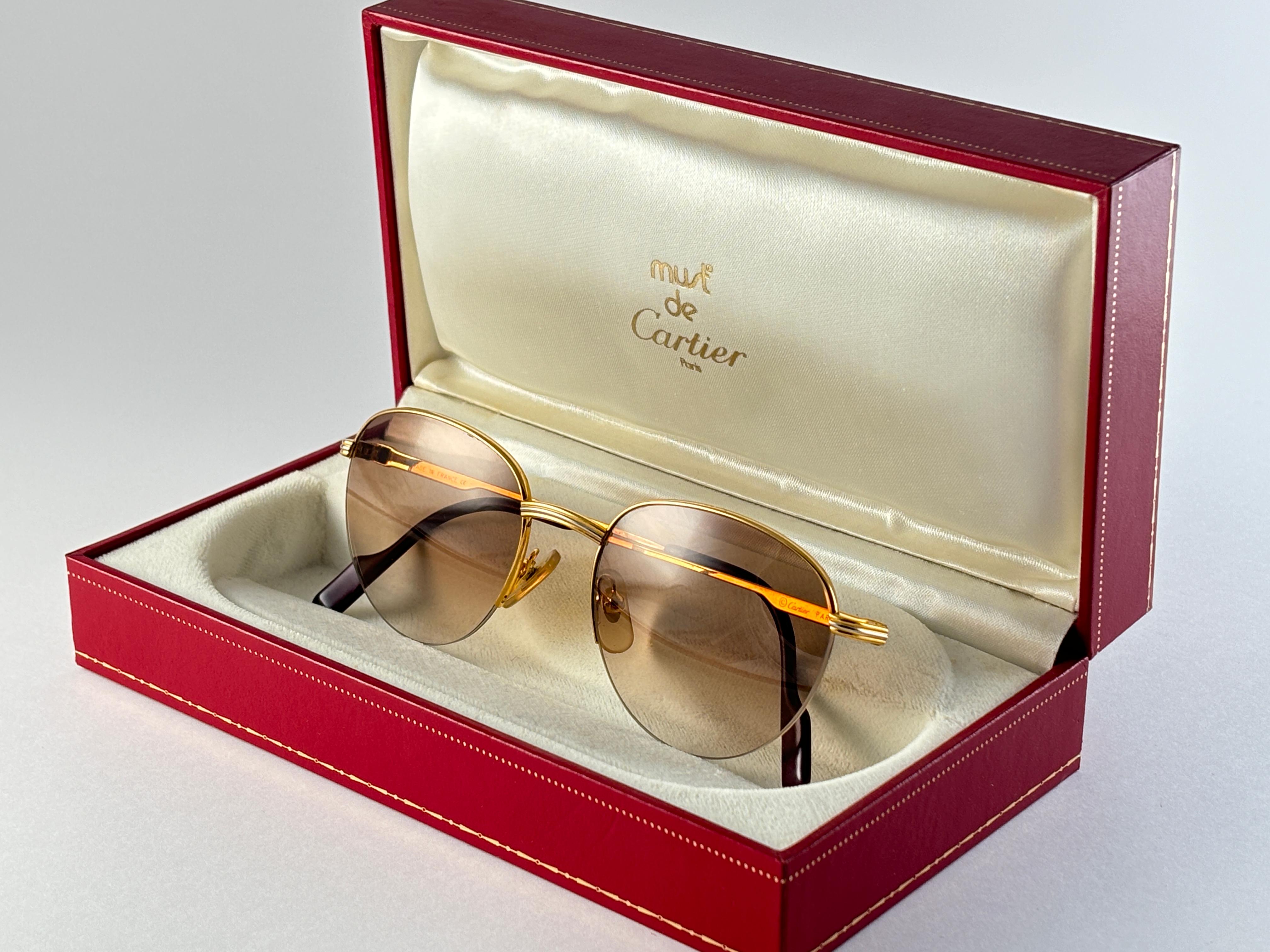 New Cartier Colisee Half Frame 49mm Sunglasses 18k Gold Sunglasses France en vente 4