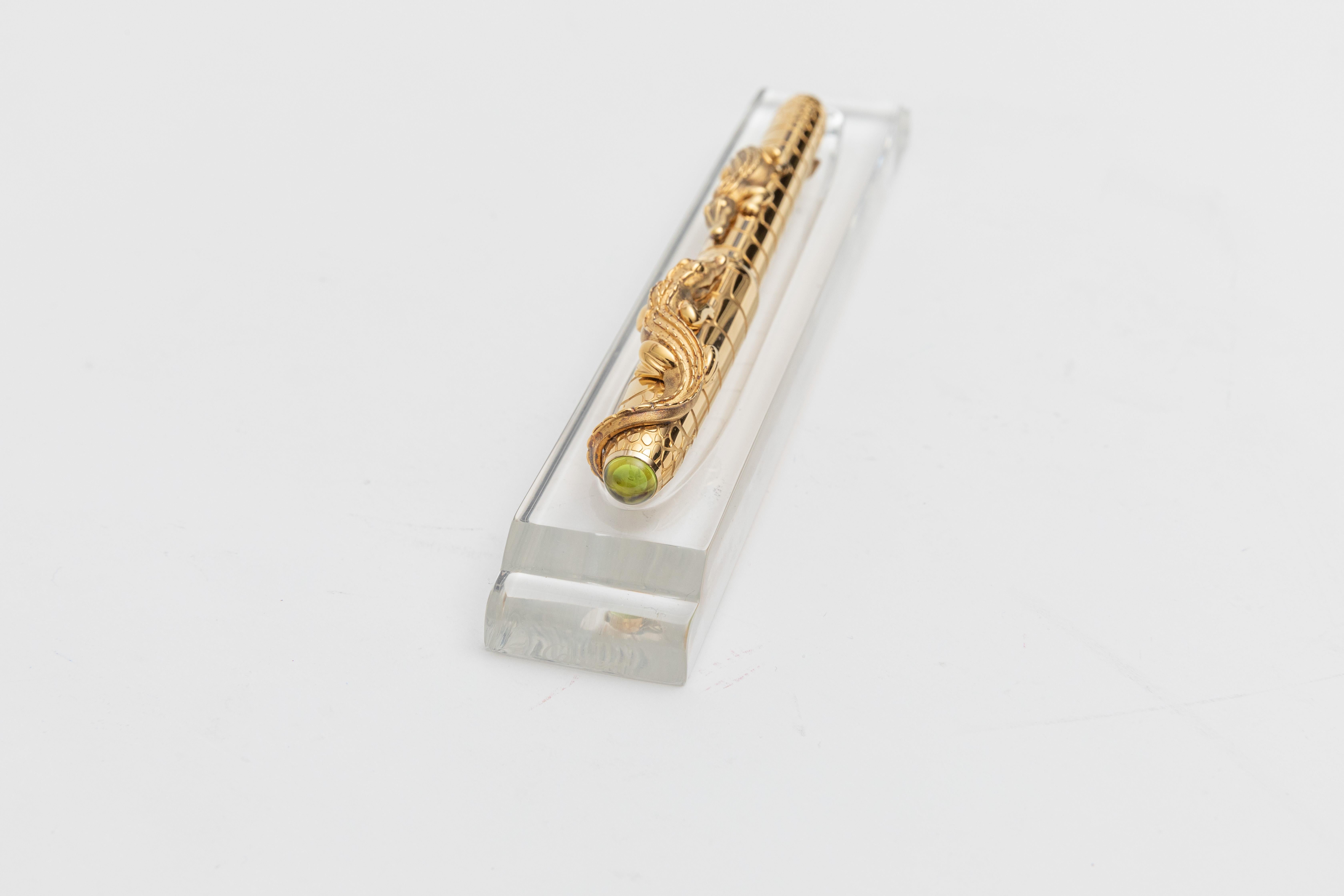 New Cartier Crocodile De Cartier Exceptional Gold Fountain Pen Limited Edition In New Condition In West Hollywood, CA