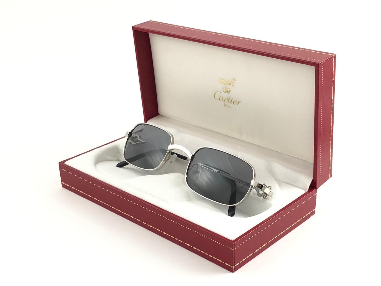Neu Cartier Dreamer 50mm gebürstete Platin-Sonnenbrille mit grauen Linsen und grauen Linsen, Frankreich im Zustand „Neu“ in Baleares, Baleares