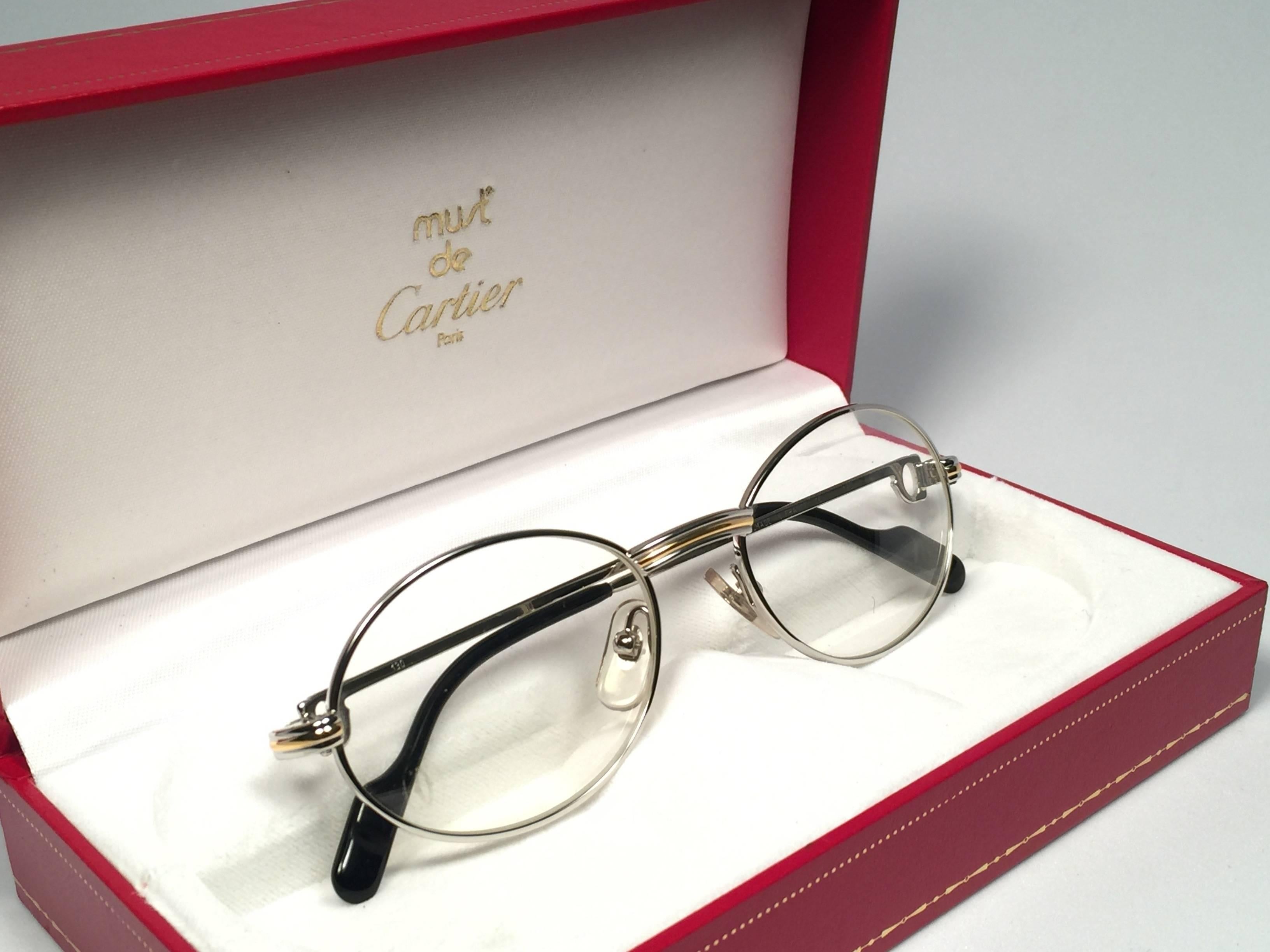New Cartier oval St Honore sunglasses with Cartier Demo lenses.  
All hallmarks. Silver Cartier signs on the ear paddles. 
Both arms sport the knot from Cartier on the temple. These are like a pair of jewels on your nose. 
Beautiful design and a