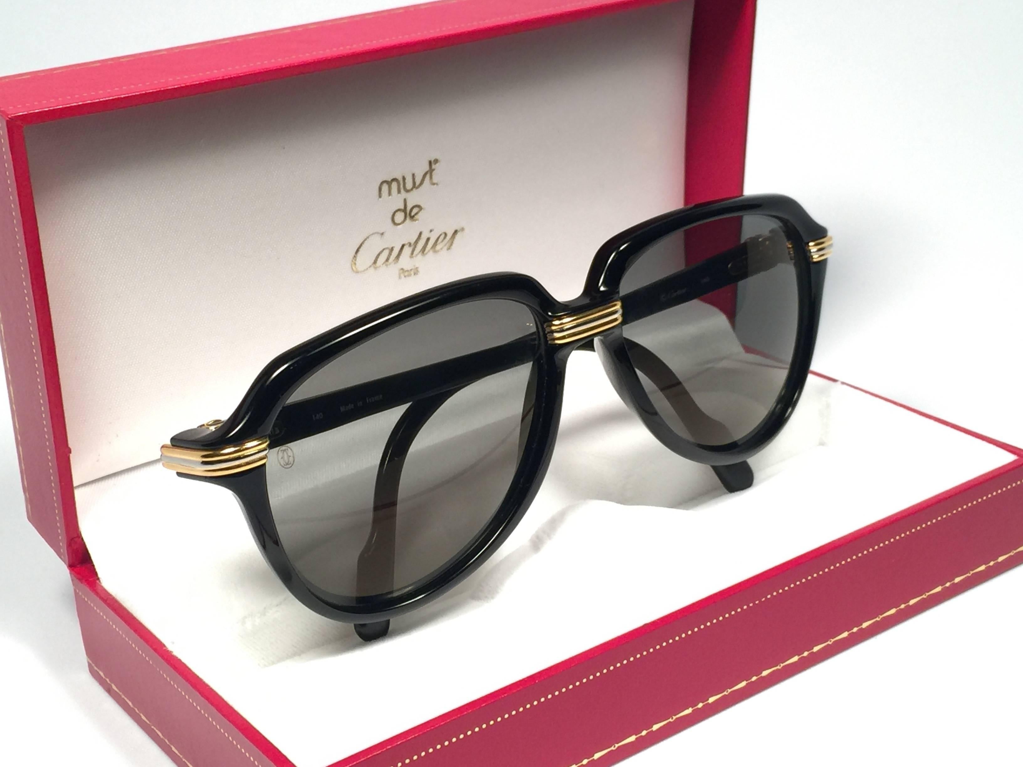 New Collectors Item. Unique and original Cartier Aviator Vitesse sunglasses, the black Edition with yellow and white gold accents.
Frame is with the sides in gold. All hallmarks. Cartier gold signs on the ear paddles. Both arms sport the c from