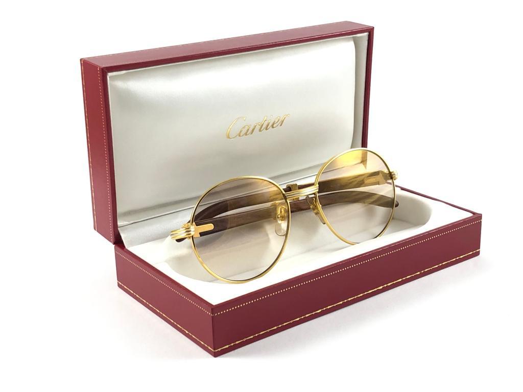 New Cartier Wood Bagatelle Round Gold & Precious Wood 55mm Brown Lens en vente 11