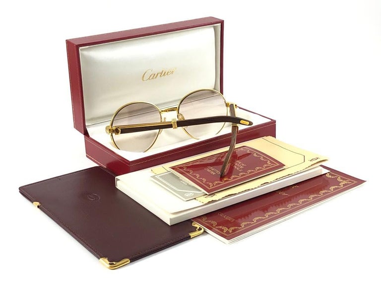 Cartier Bagatelle ronde en bois doré et bois précieux 55 mm, Lens marron,  Neuf En vente sur 1stDibs | _