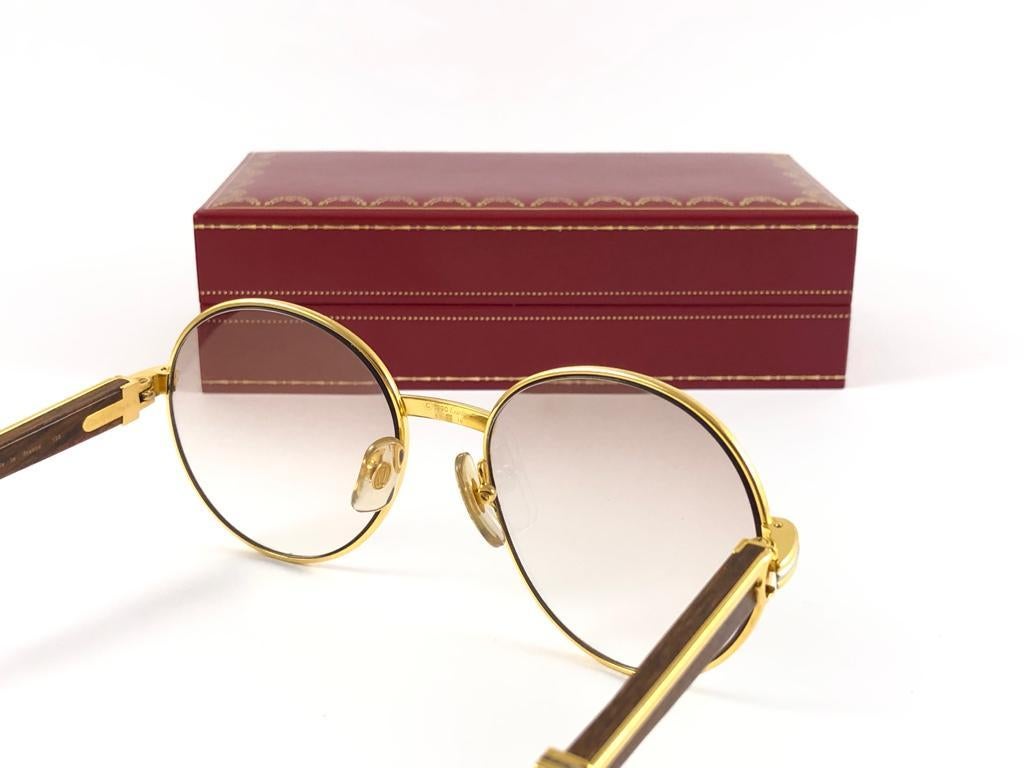 New Cartier Wood Bagatelle Round Gold & Precious Wood 55mm Brown Lens Unisexe en vente