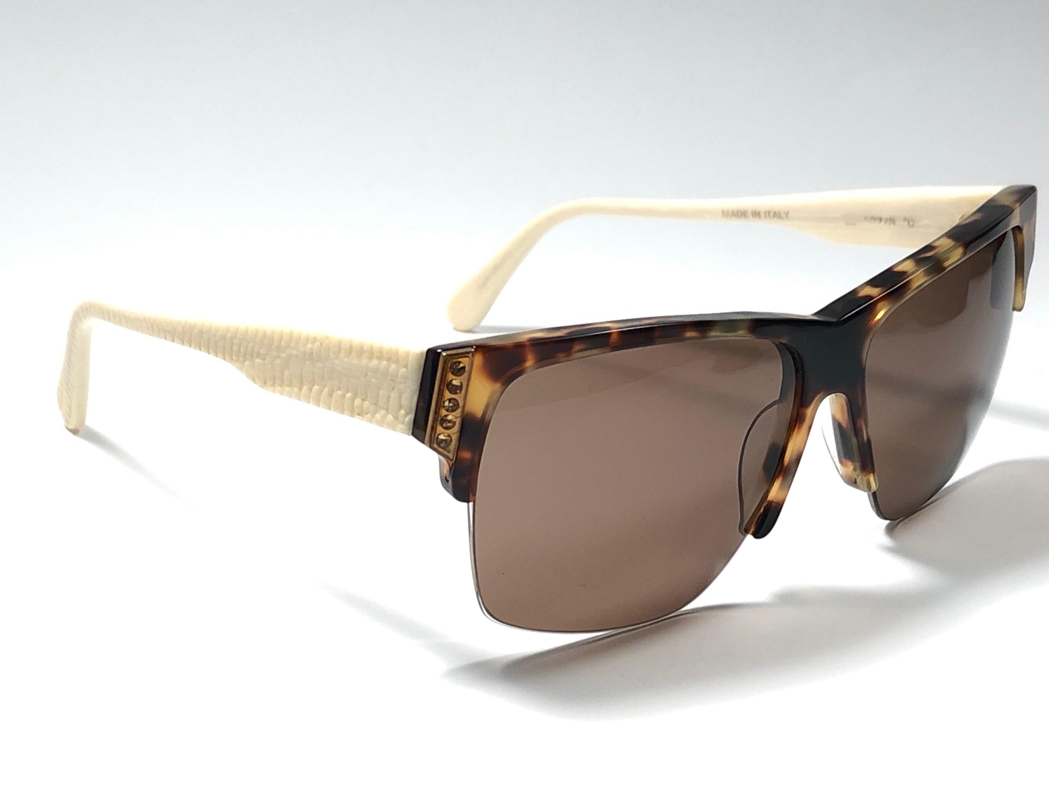 New quintessential Parisien Chic Catherine Deneuve tortoise with beige temples half frame sunglasses 

Made in France in 1970's.

New, never worn or displayed. This item may show minor sign of wear due to nearly 50 years of storage.

