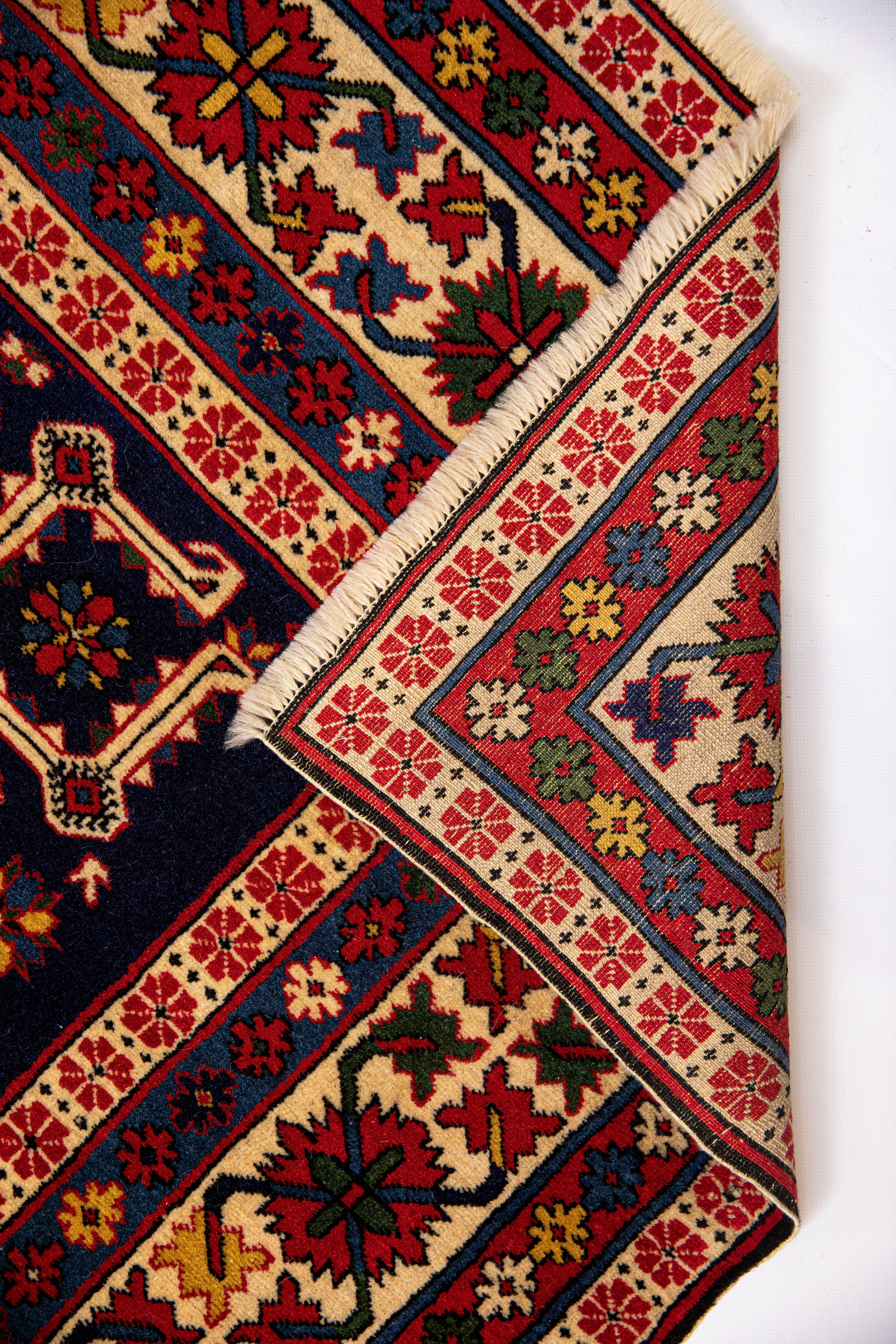 Neuer kaukasischer Schirwan, limitierte, von Museen beaufsichtigte Auflage  (21. Jahrhundert und zeitgenössisch) im Angebot