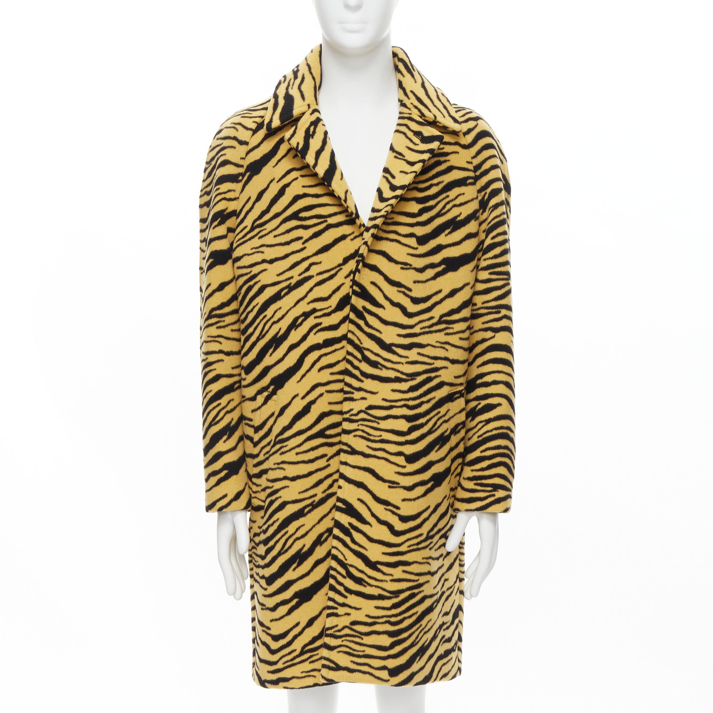 new CELINE Hedi Slimane 2019 Runway wool felt yellow black tiger coat EU48 M
Reference: TGAS/B01976
Brand: Celine
Designer: Hedi Slimane
Collection: Fall Winter 2019 Runway
Material: Wool
Color: Yellow
Pattern: Striped
Closure: Button
Extra Detail: